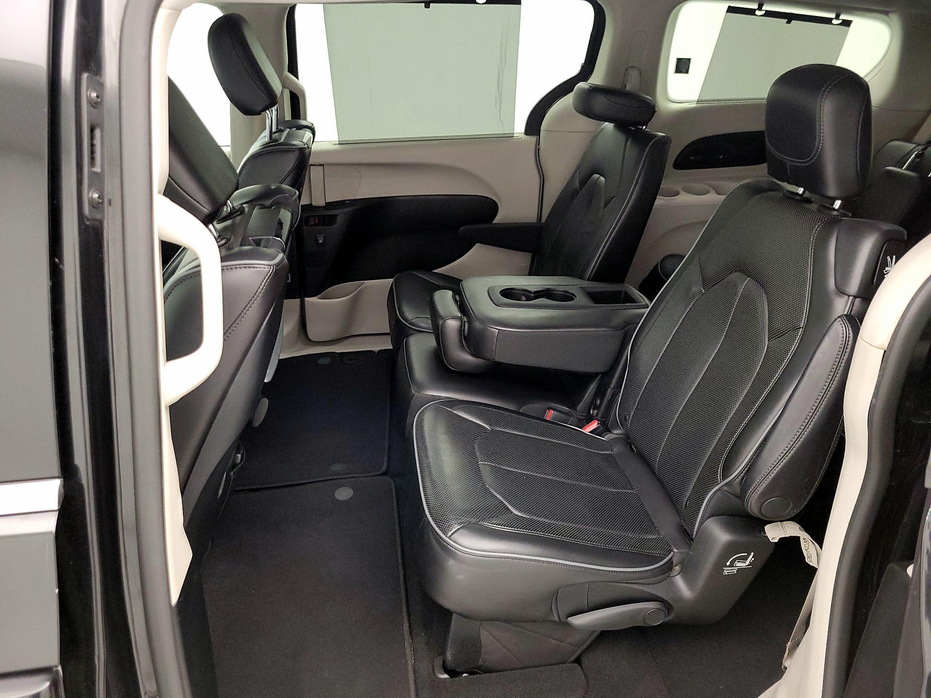 Thumbnail: 2019 Chrysler Pacifica - 18