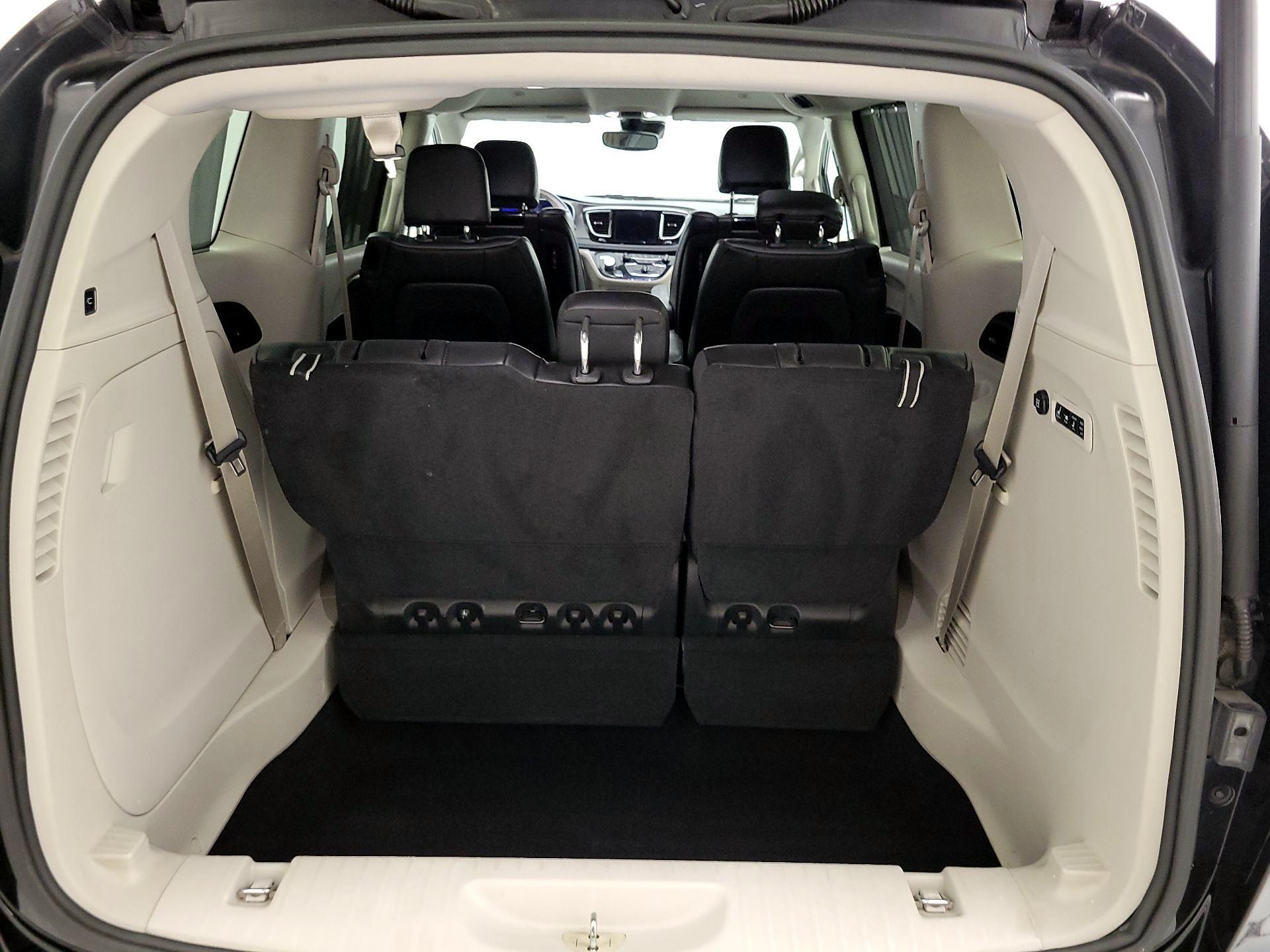 Thumbnail: 2019 Chrysler Pacifica - 20