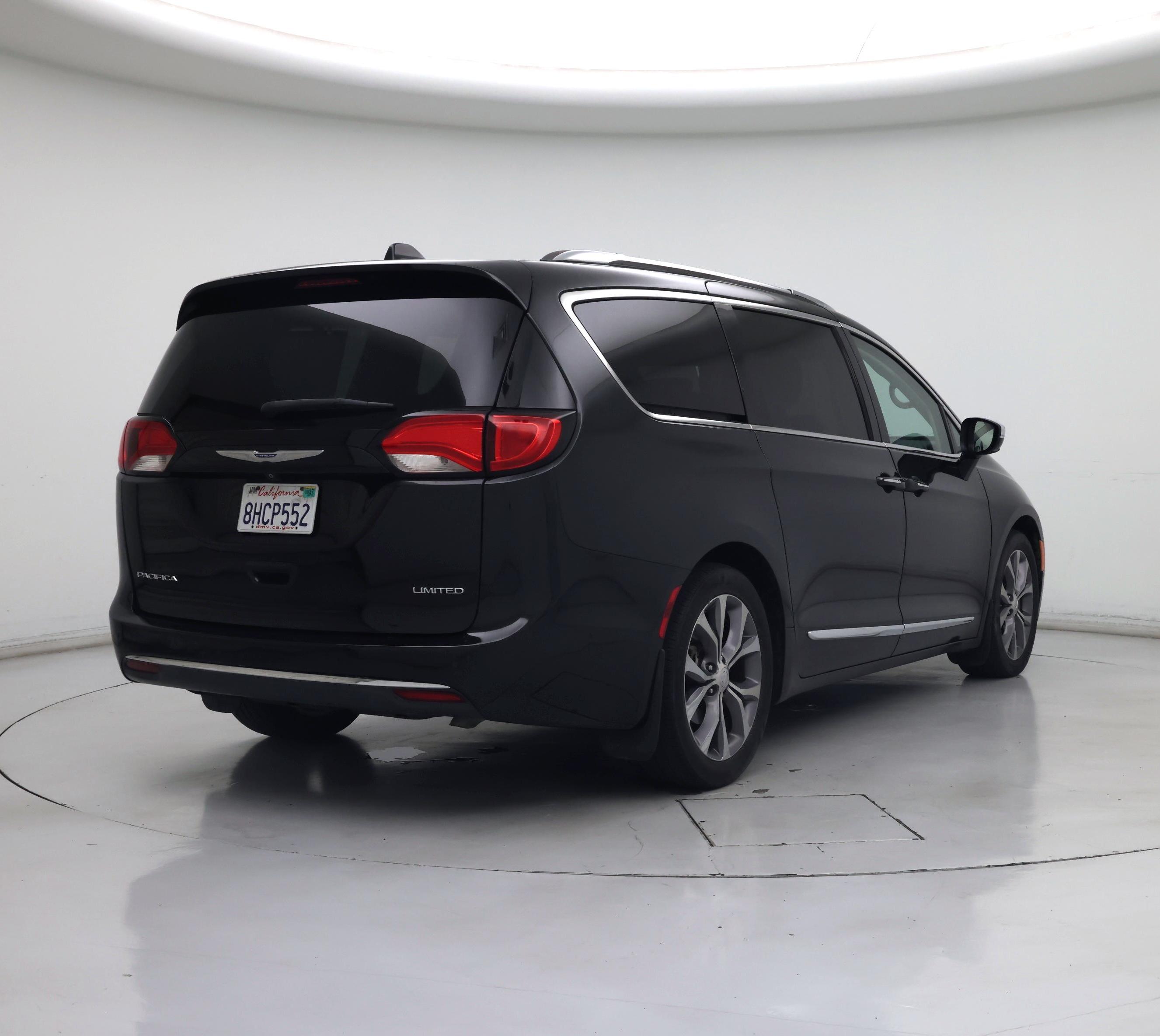 Thumbnail: 2019 Chrysler Pacifica - 8