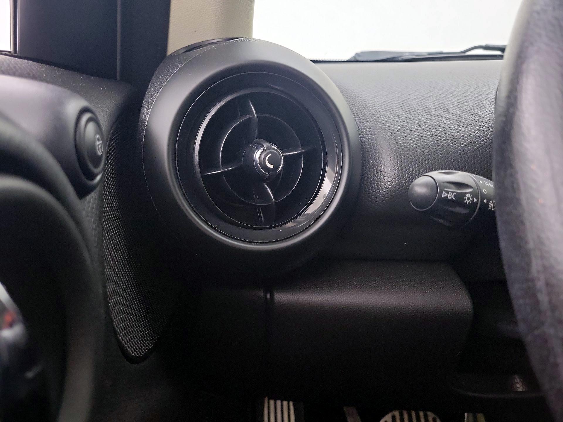 Thumbnail: 2015 MINI Cooper Countryman - 13