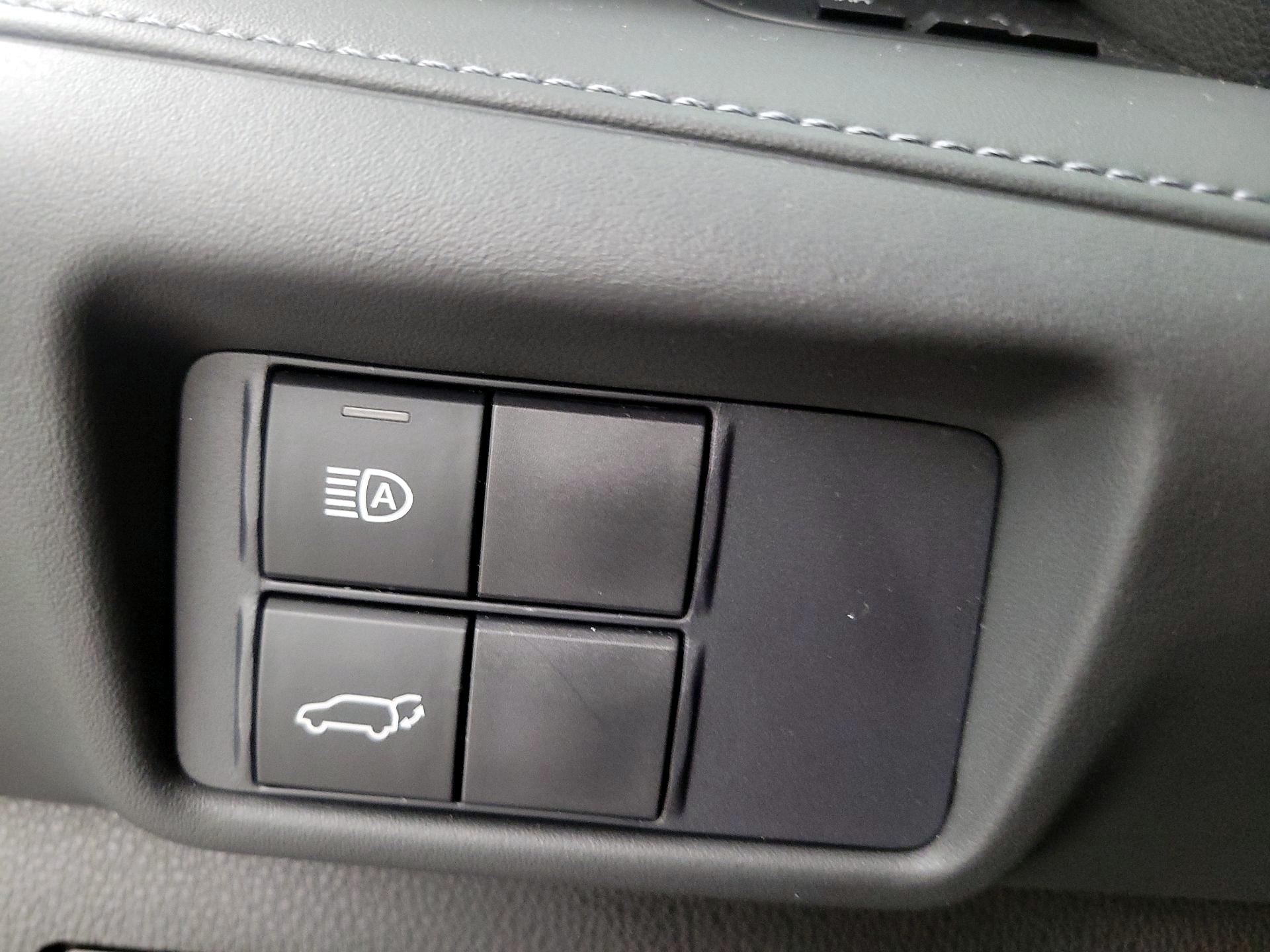 Thumbnail: 2021 Toyota Highlander - 13