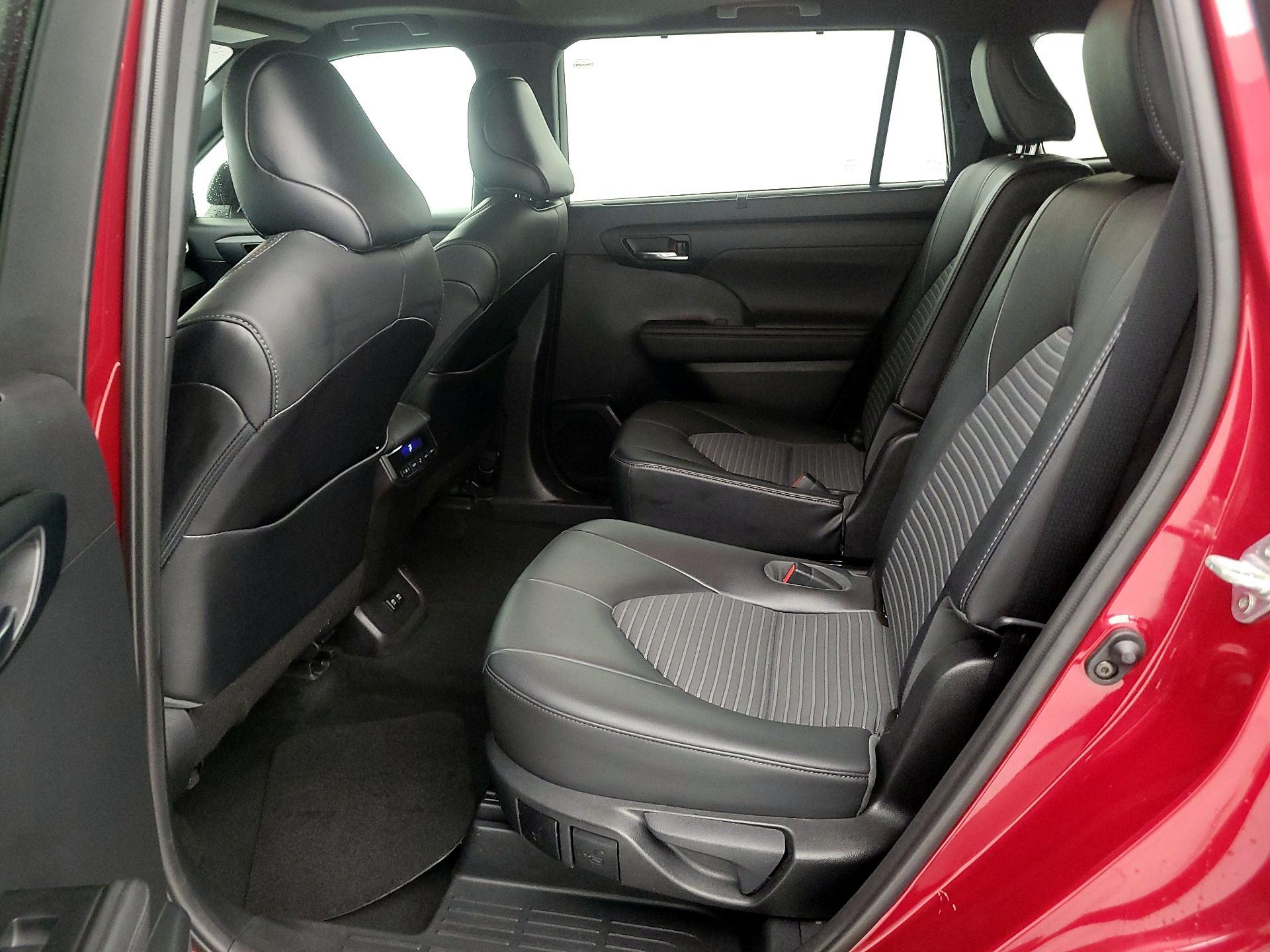 Thumbnail: 2021 Toyota Highlander - 20