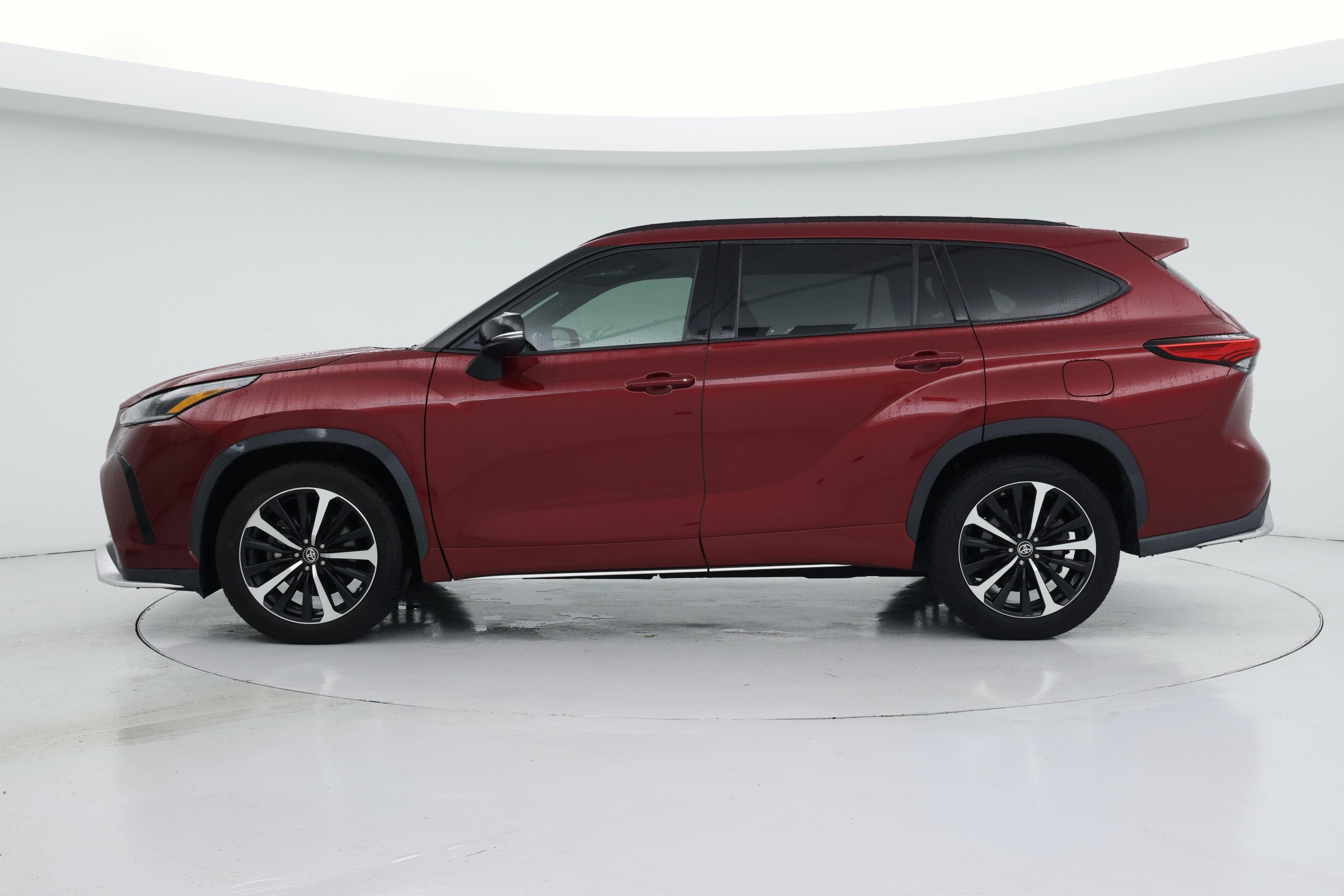 Thumbnail: 2021 Toyota Highlander - 3