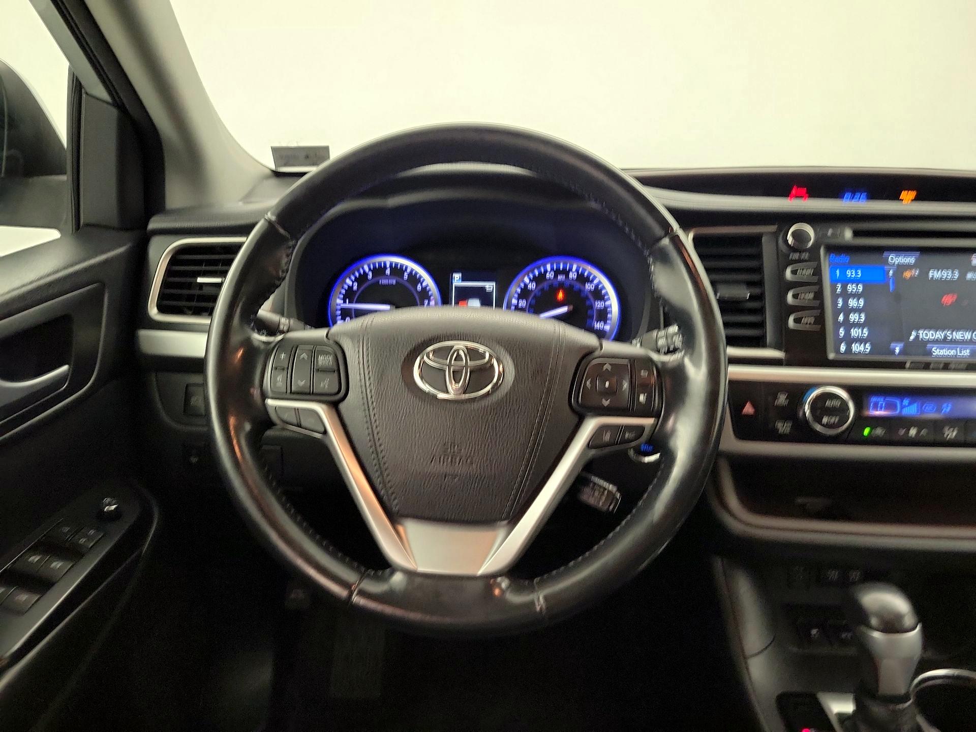 Thumbnail: 2018 Toyota Highlander - 10