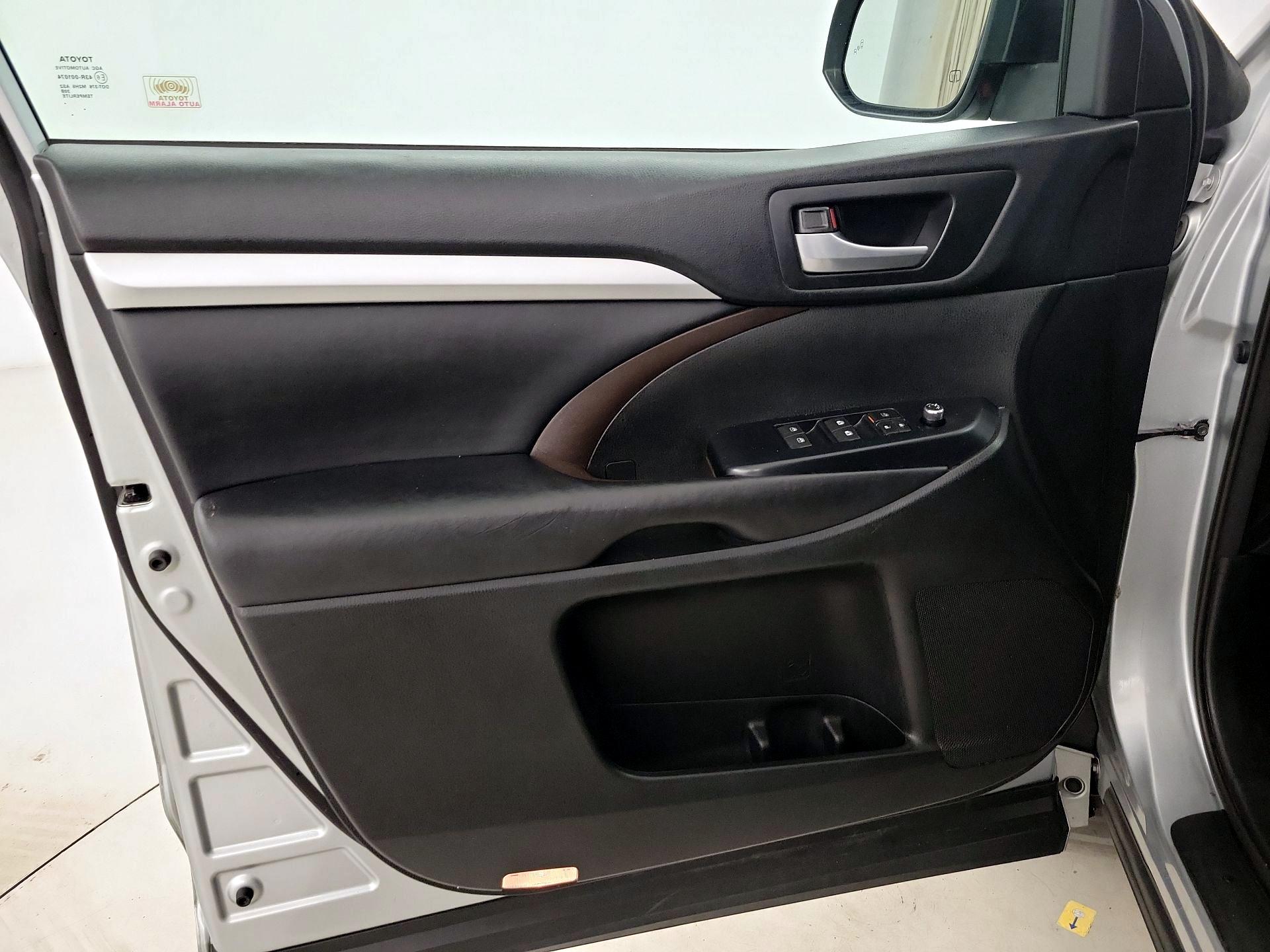 Thumbnail: 2018 Toyota Highlander - 12