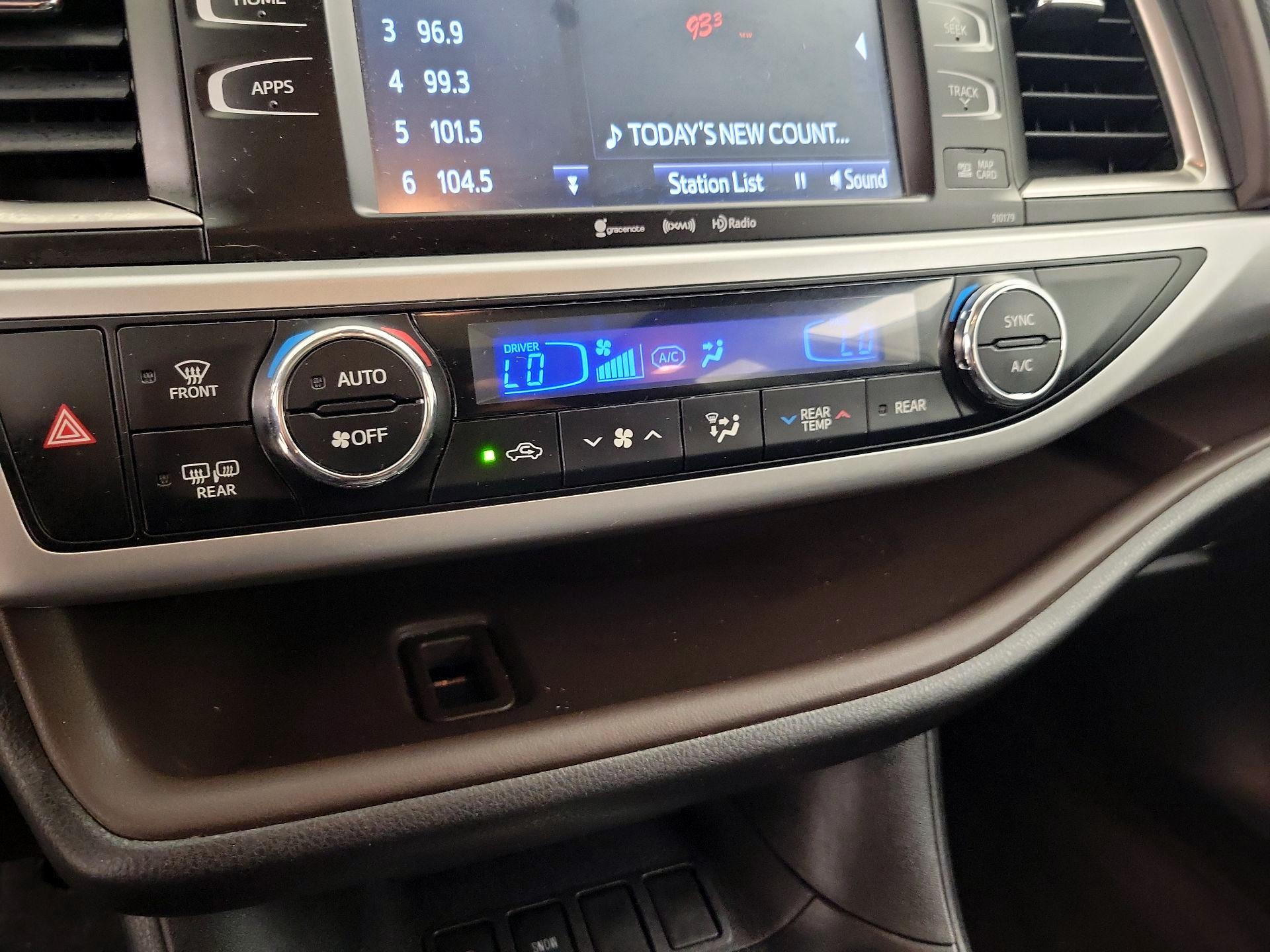 Thumbnail: 2018 Toyota Highlander - 16