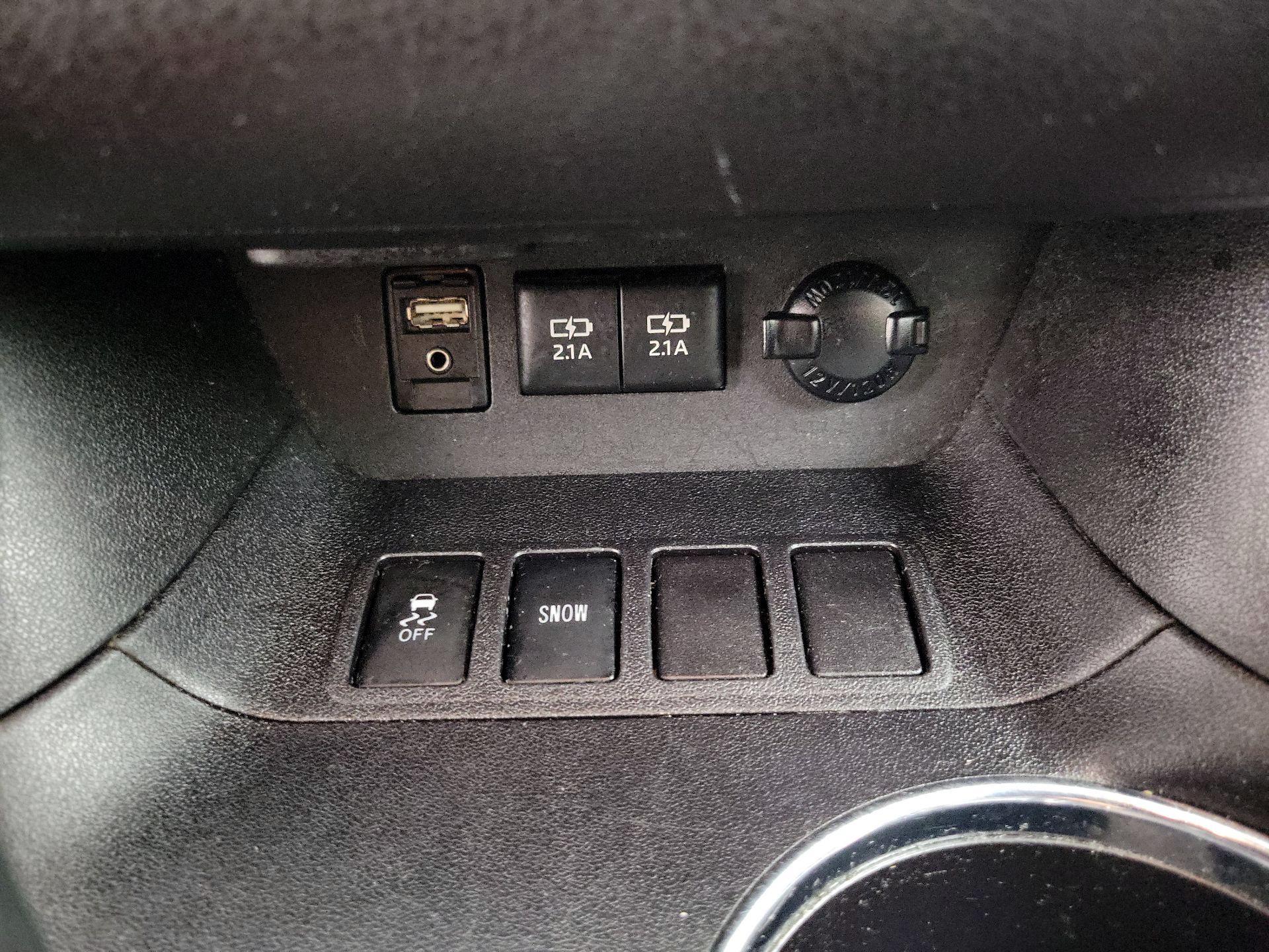 Thumbnail: 2018 Toyota Highlander - 18