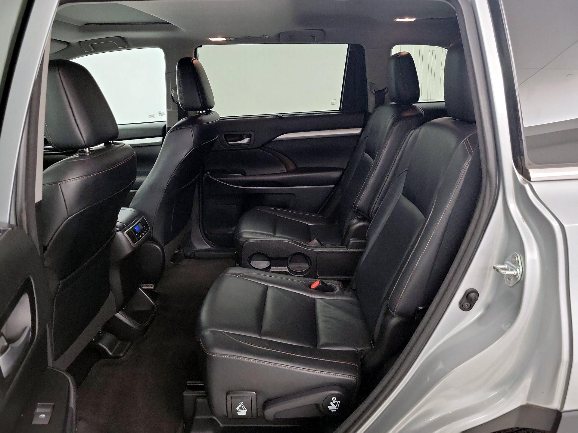 Thumbnail: 2018 Toyota Highlander - 20