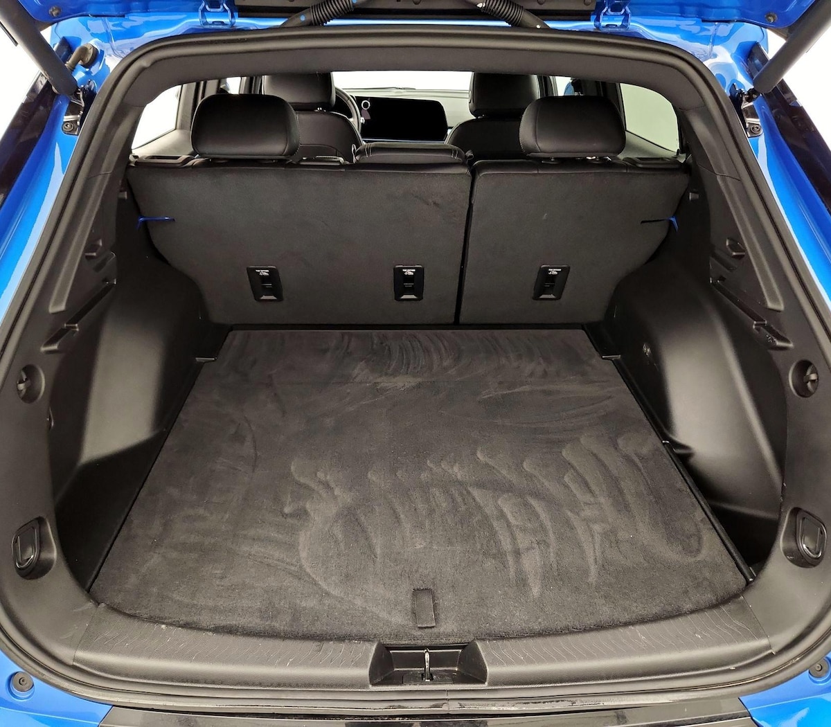 Trunk/Cargo (Seats Up)