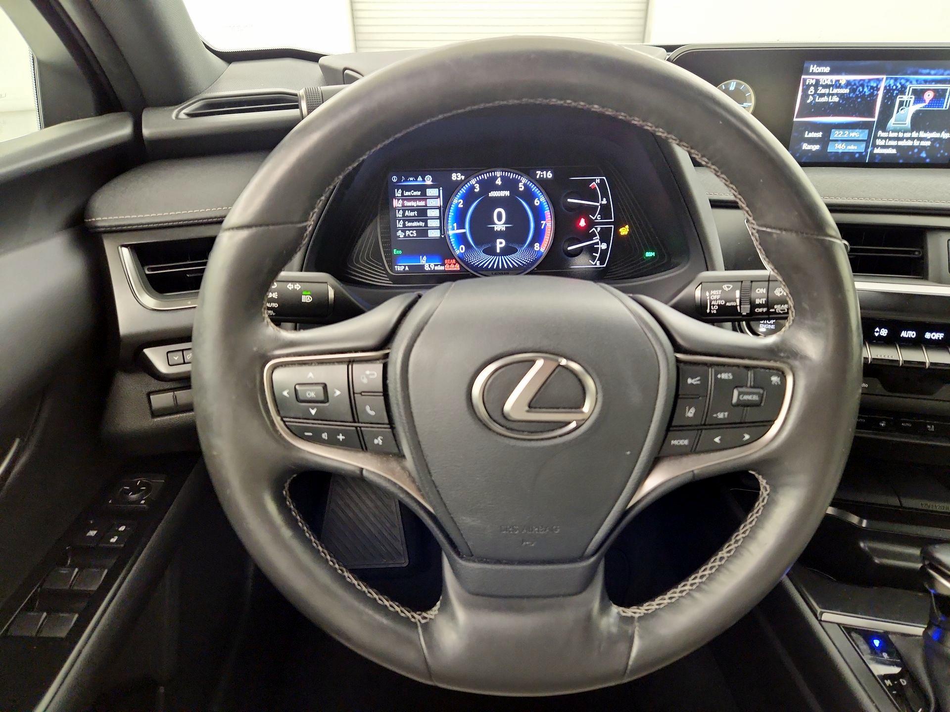 Thumbnail: 2021 Lexus UX - 10