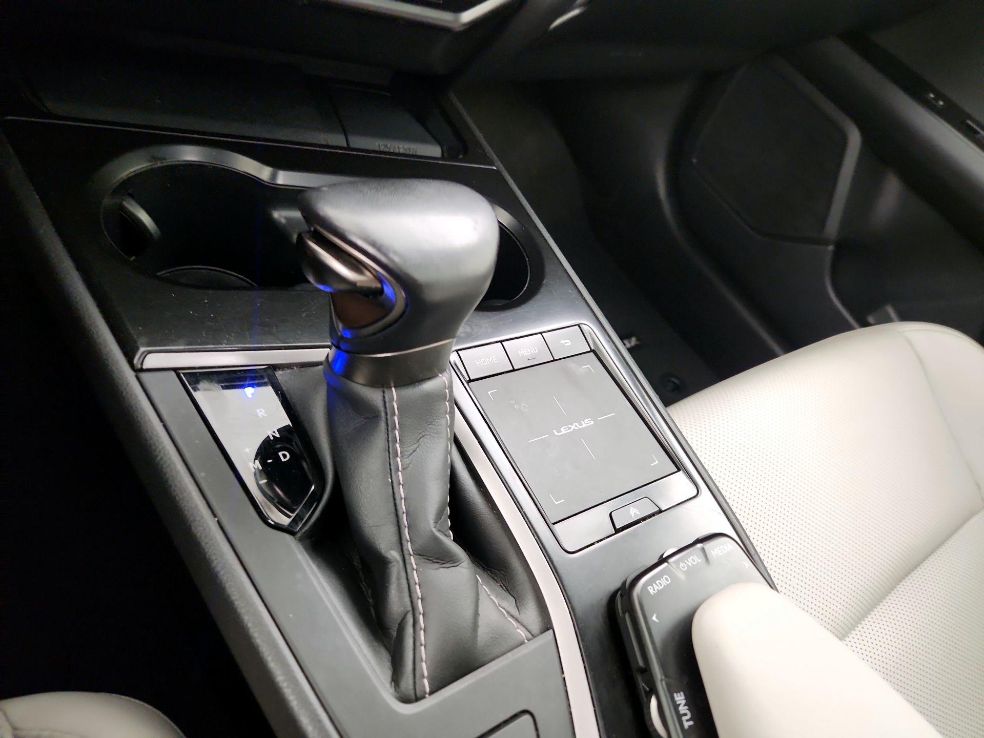Thumbnail: 2021 Lexus UX - 17