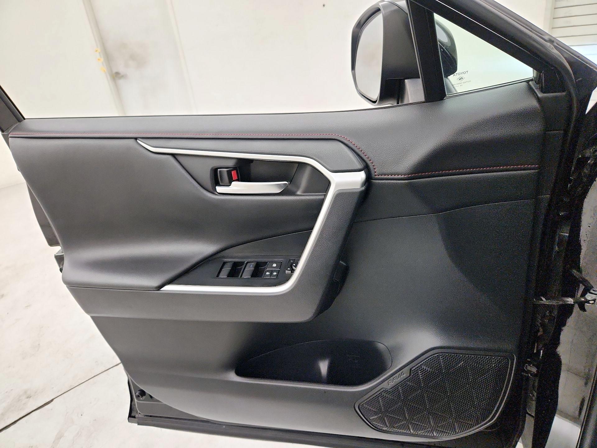 Thumbnail: 2021 Toyota RAV4 - 12