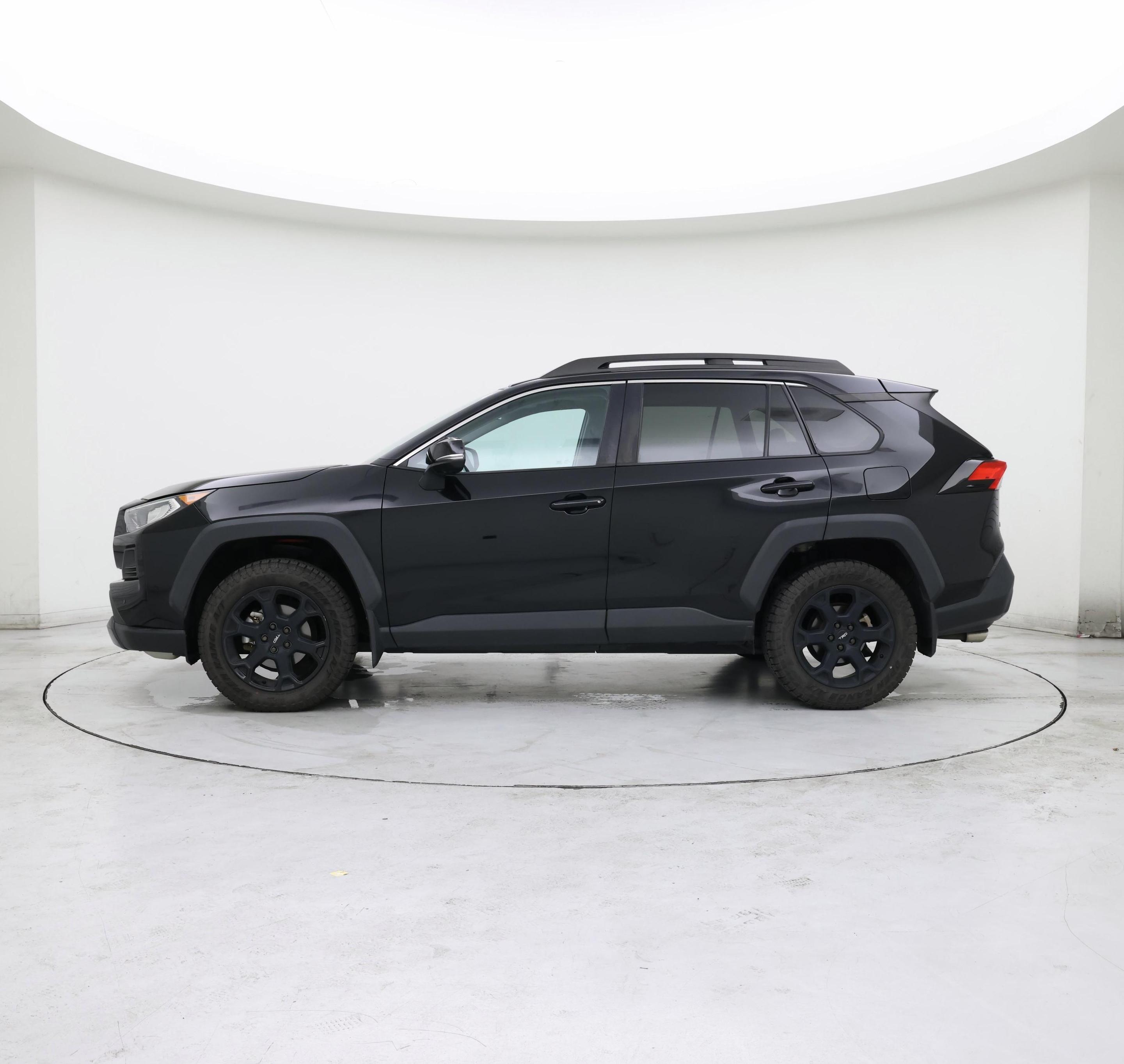 Thumbnail: 2021 Toyota RAV4 - 3