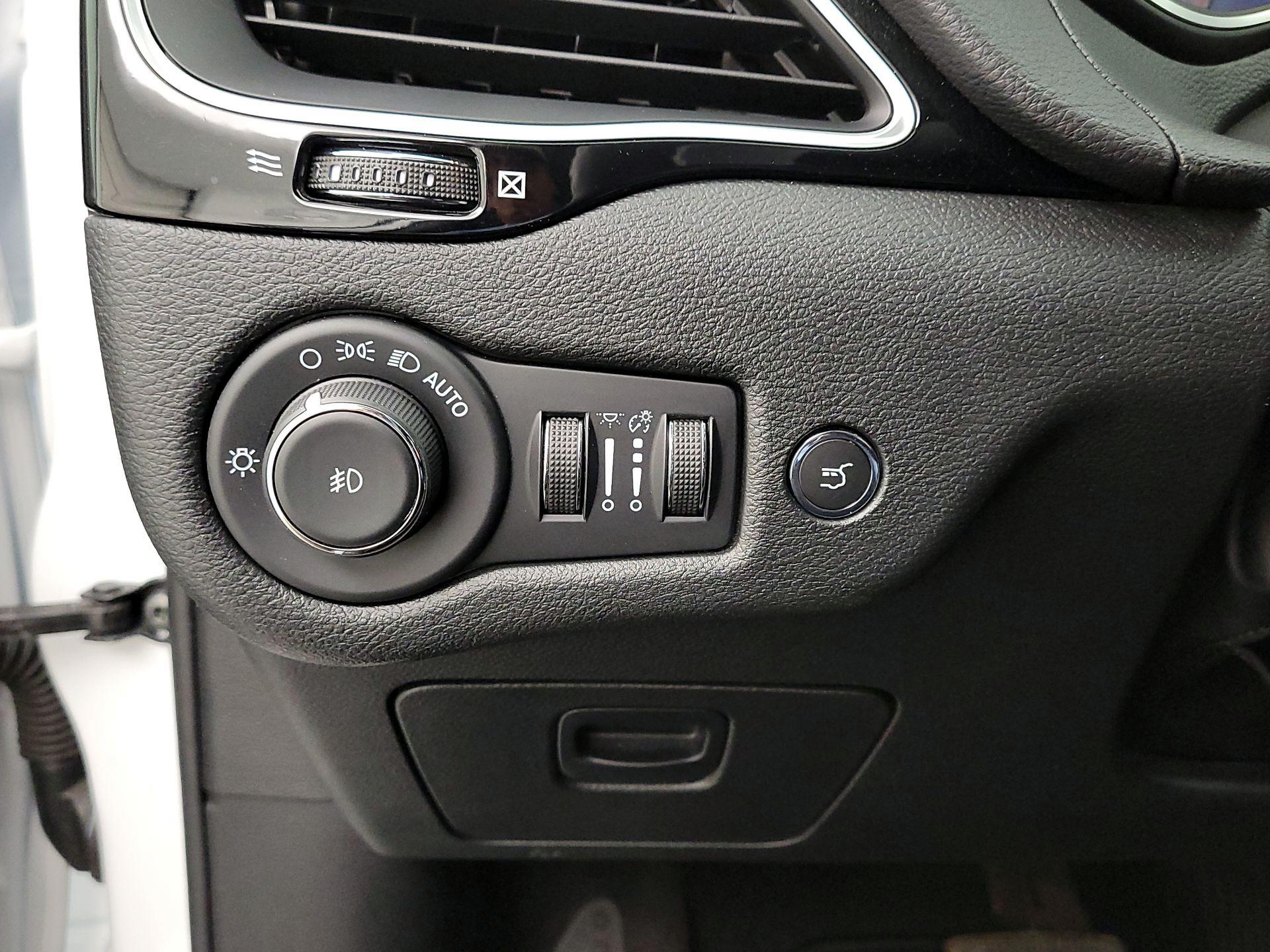 Thumbnail: 2023 Jeep Cherokee - 13