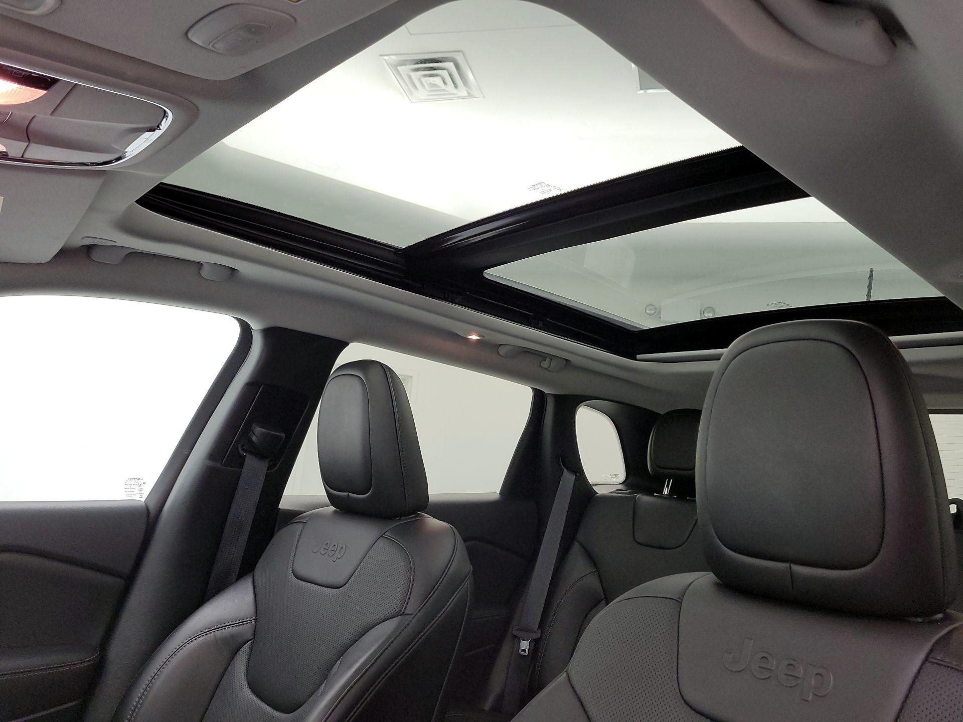 Thumbnail: 2023 Jeep Cherokee - 20