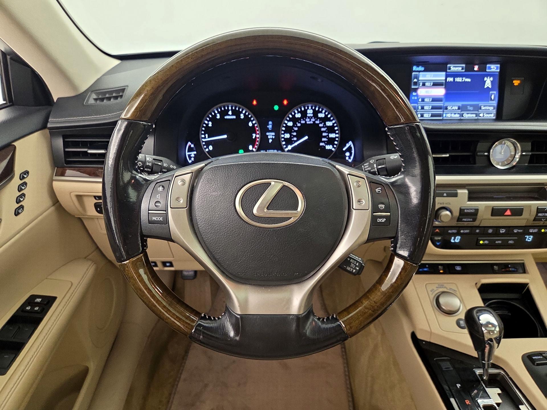 Thumbnail: 2015 Lexus ES - 10