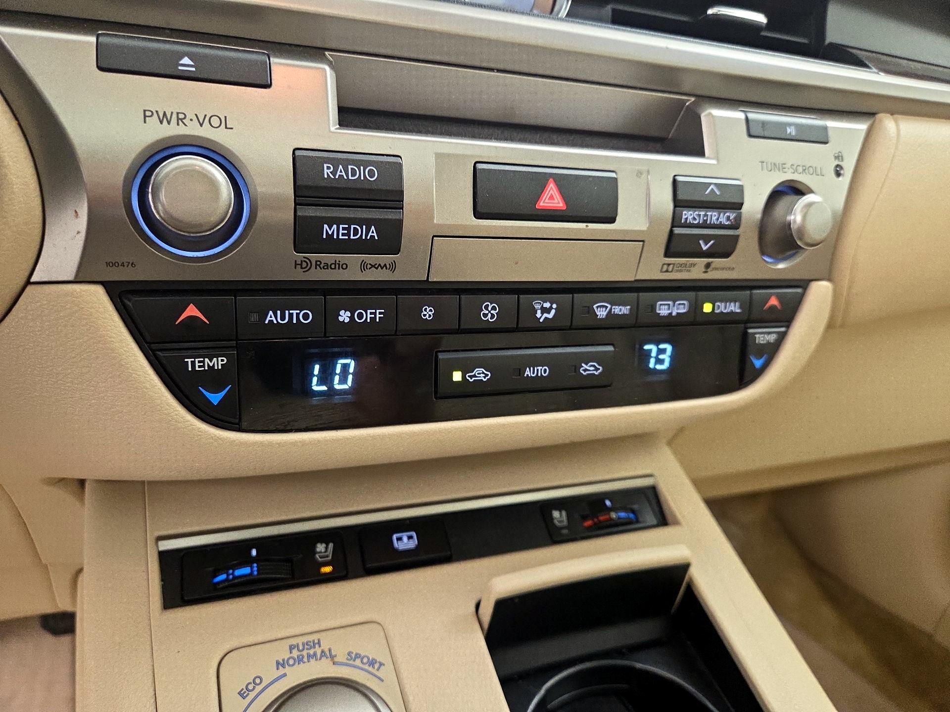 Thumbnail: 2015 Lexus ES - 16