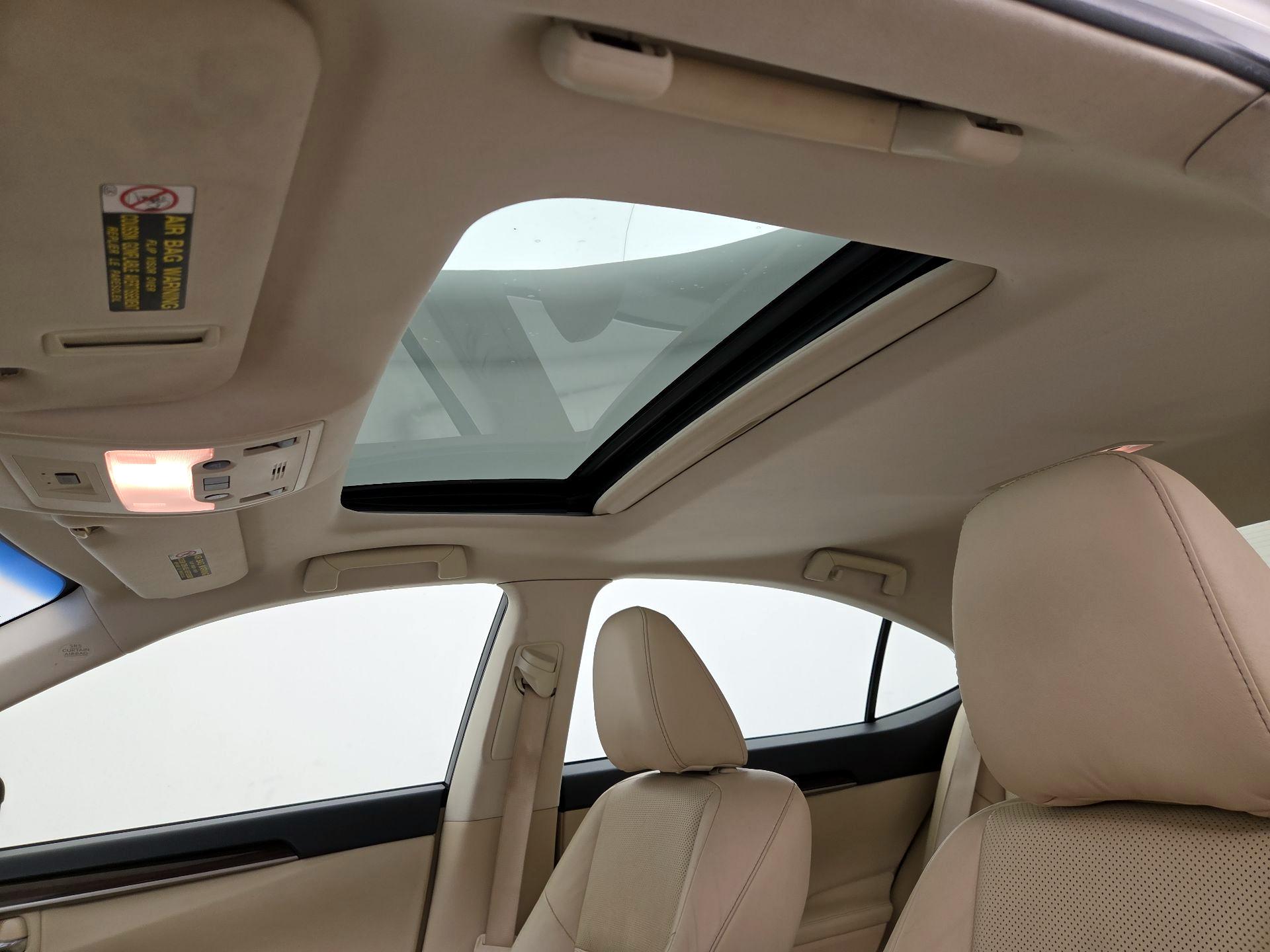 Thumbnail: 2015 Lexus ES - 18