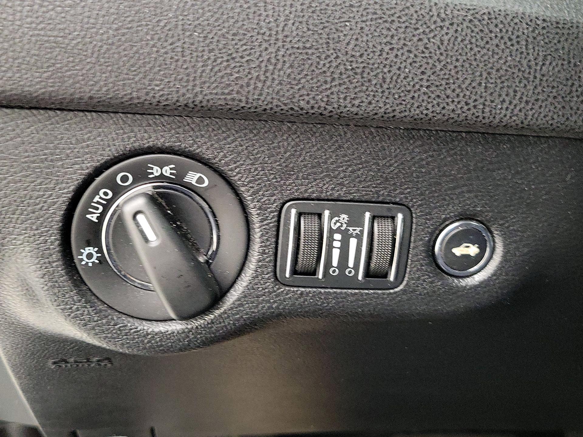 Thumbnail: 2016 Chrysler 300 - 13