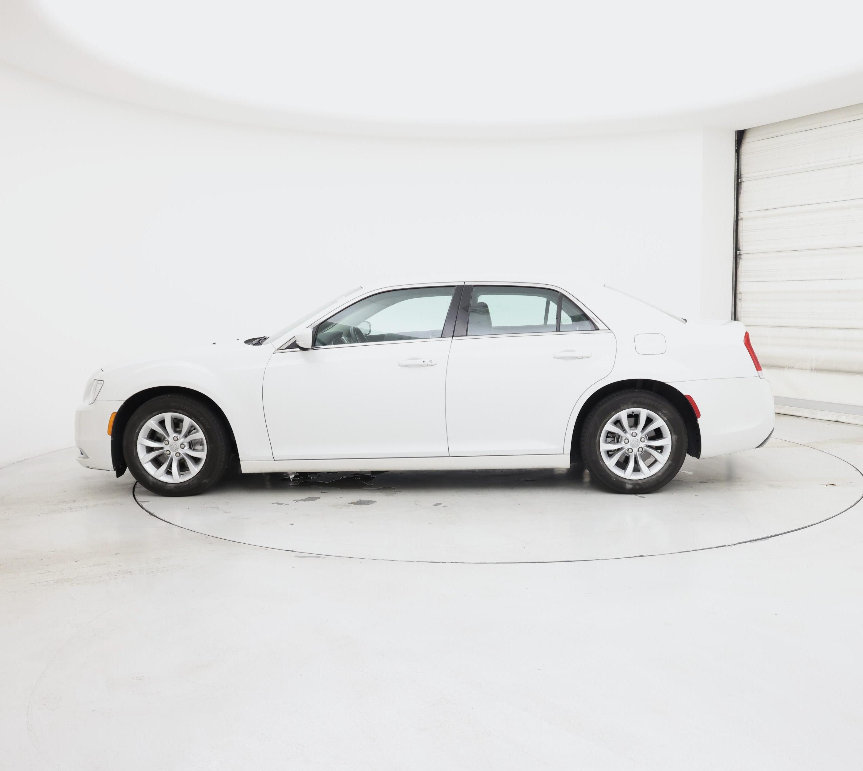 Thumbnail: 2016 Chrysler 300 - 3