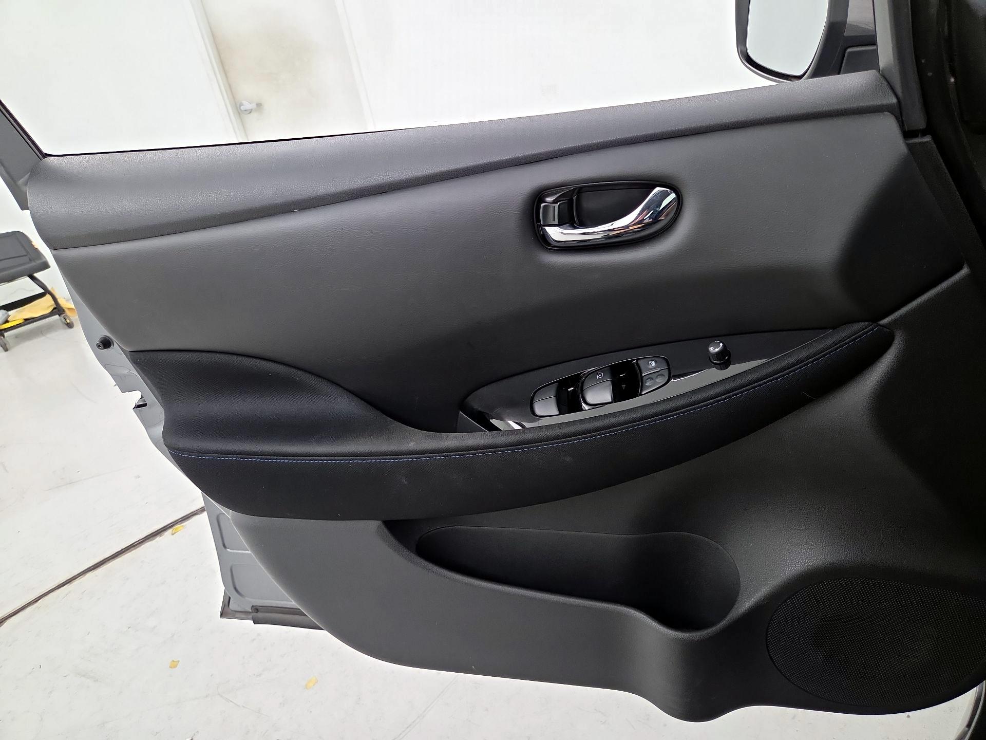 Thumbnail: 2020 Nissan Leaf - 12