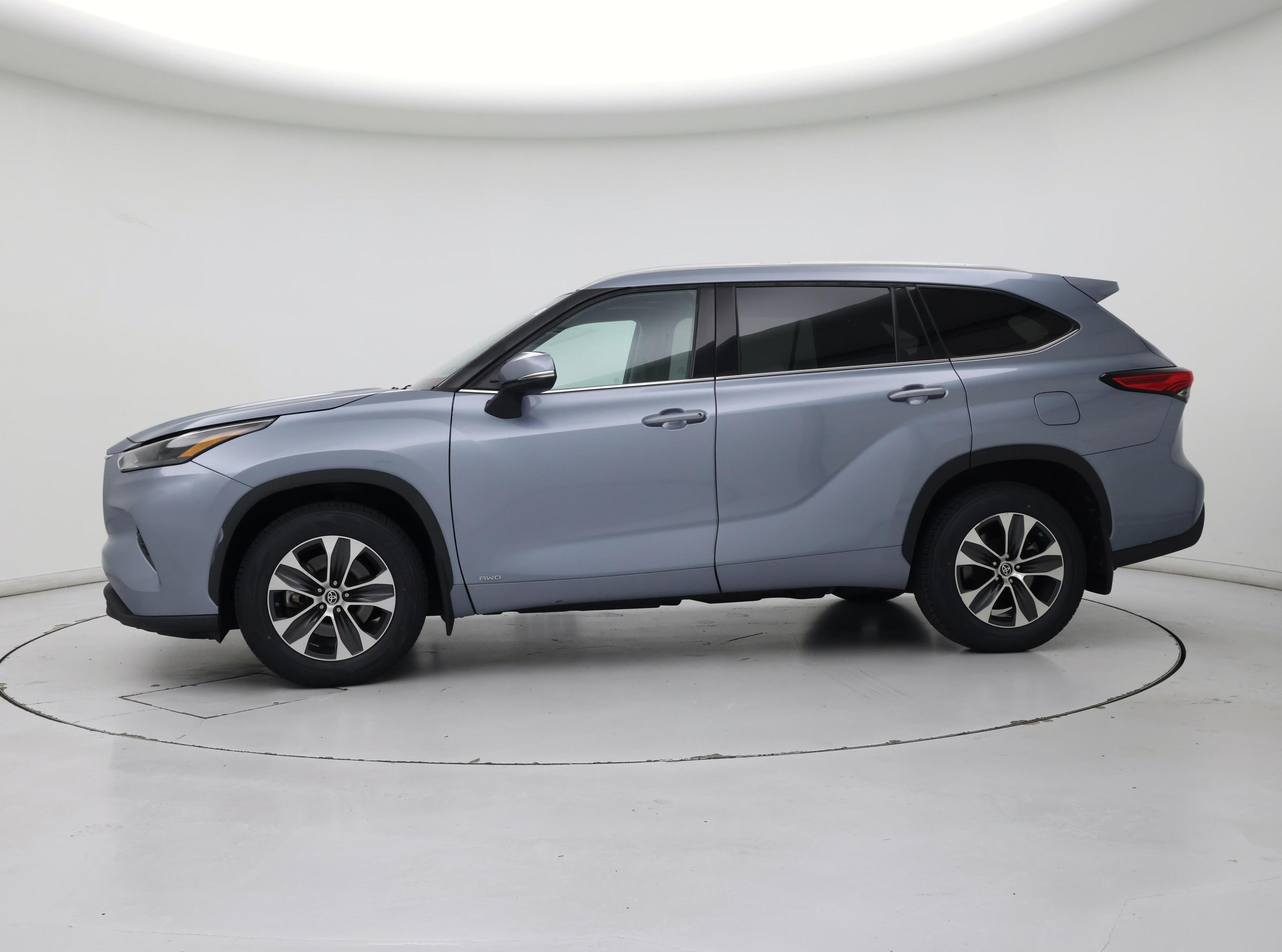 Thumbnail: 2022 Toyota Highlander - 3