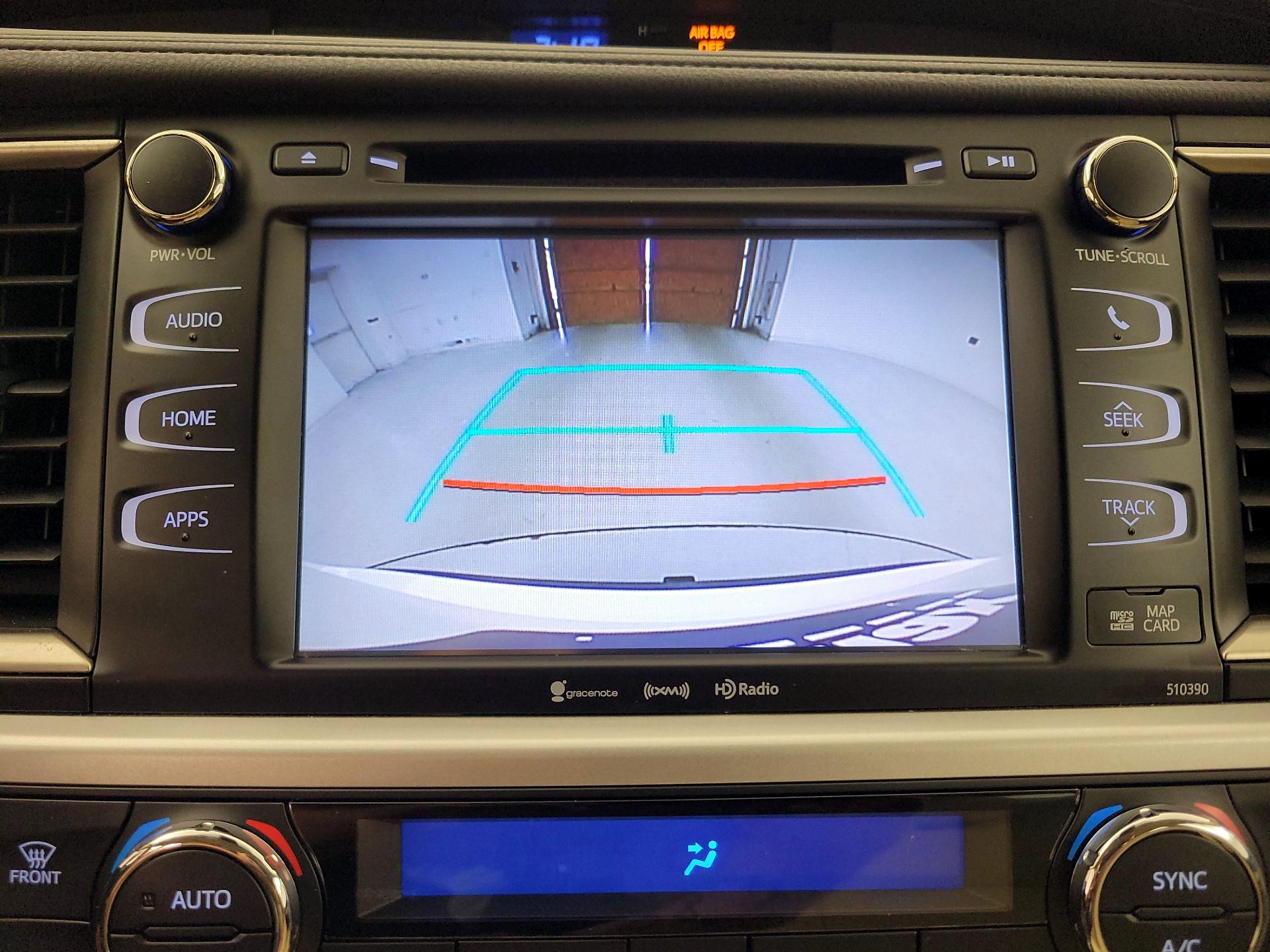 Thumbnail: 2019 Toyota Highlander - 14