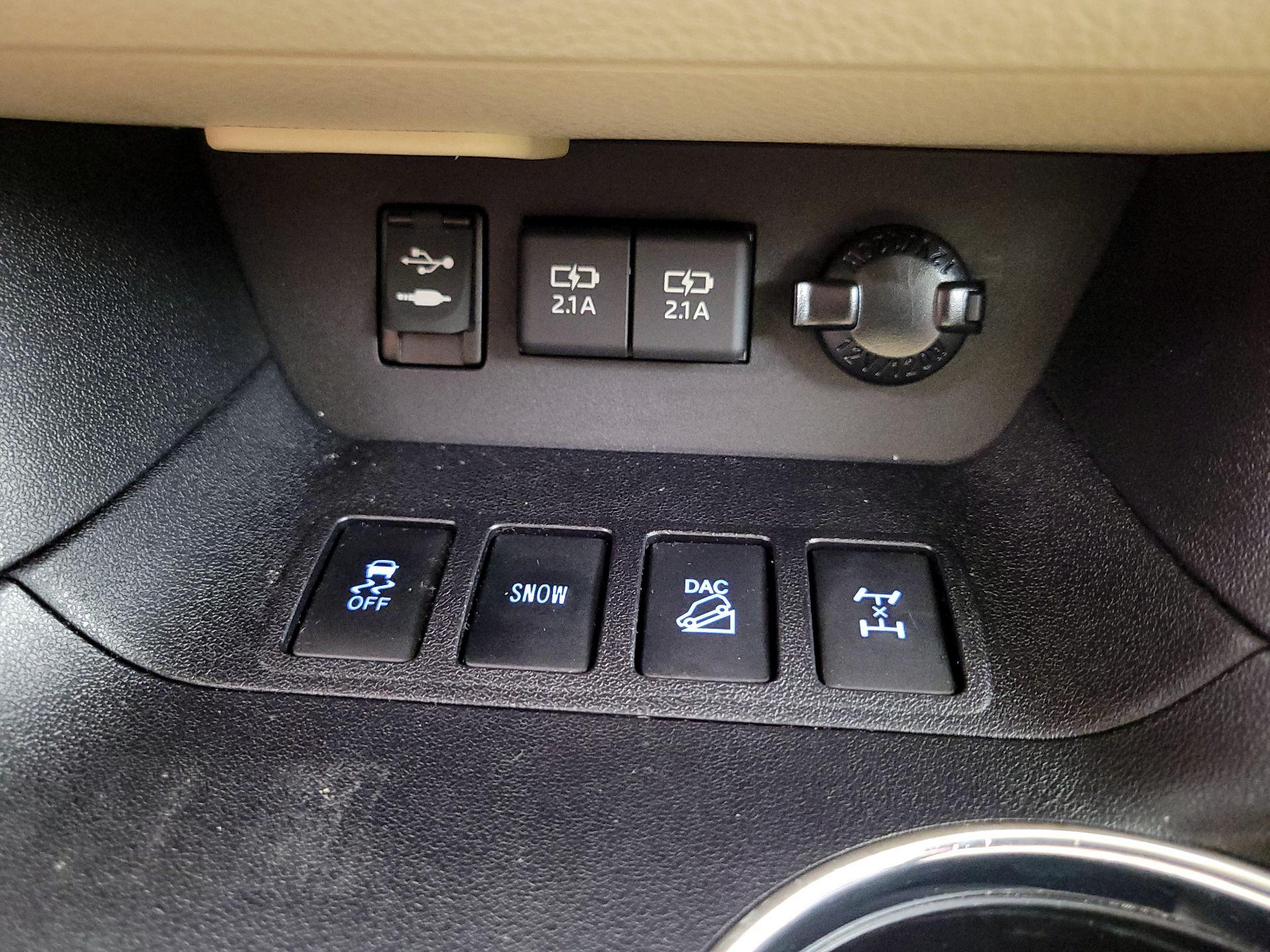Thumbnail: 2019 Toyota Highlander - 18