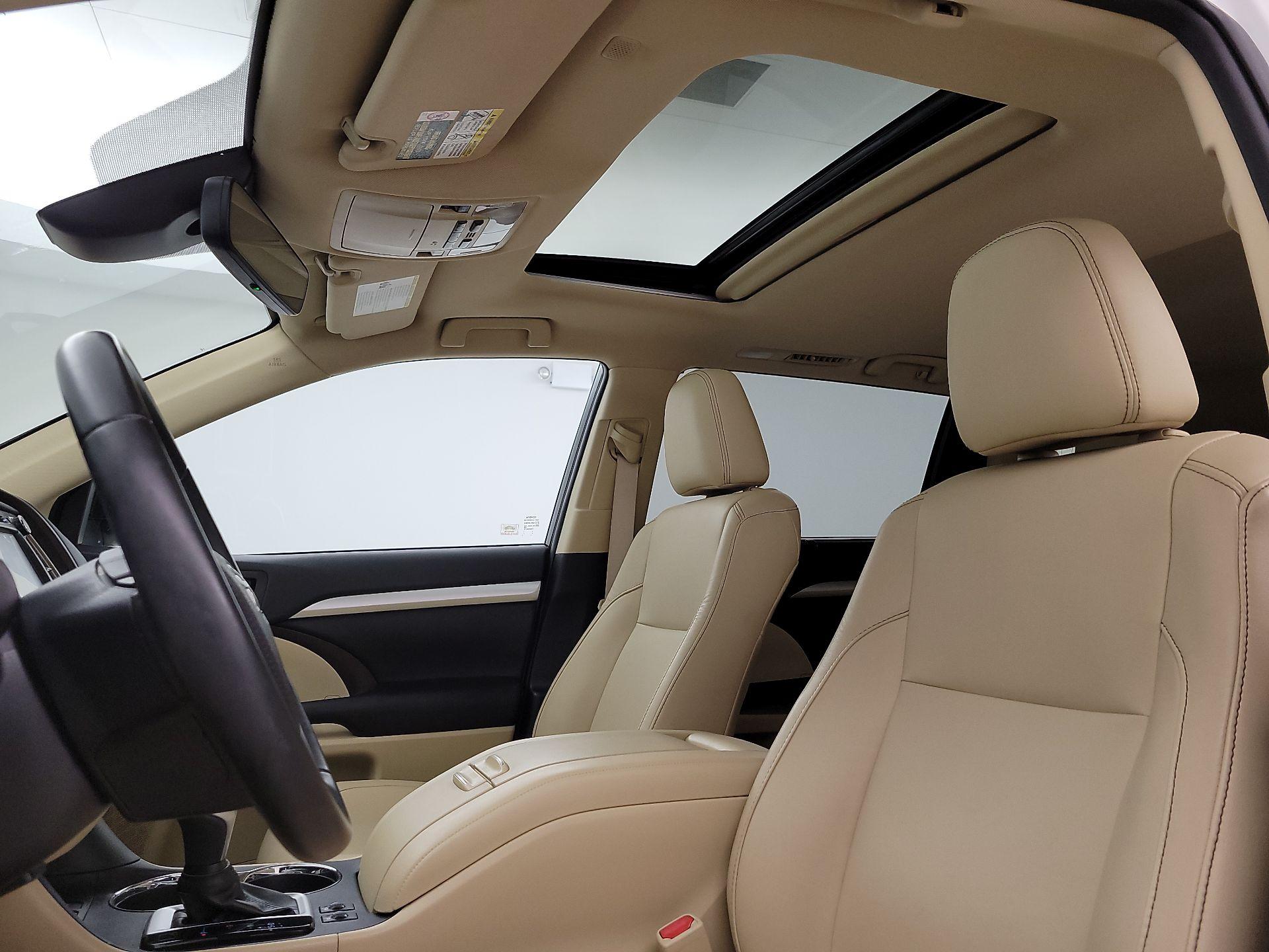Thumbnail: 2019 Toyota Highlander - 19