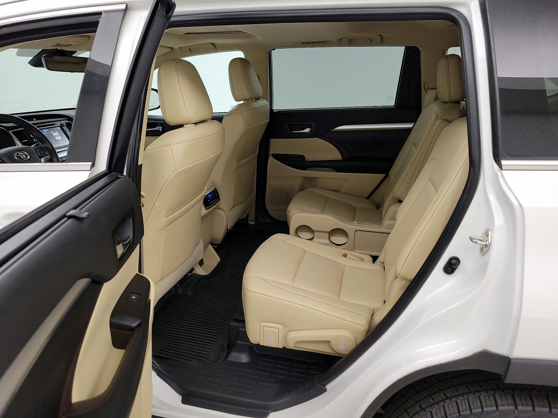 Thumbnail: 2019 Toyota Highlander - 20