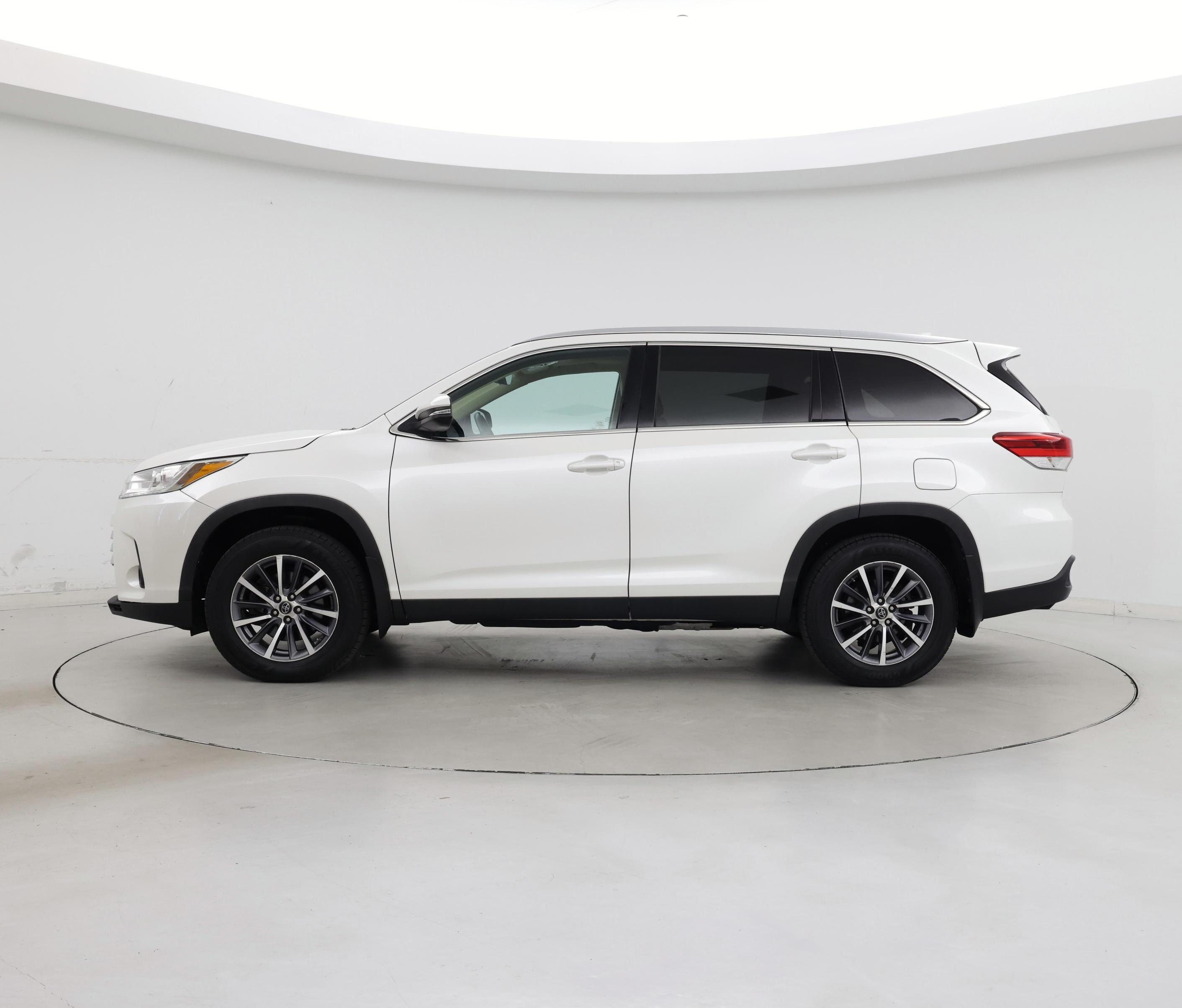 Thumbnail: 2019 Toyota Highlander - 3