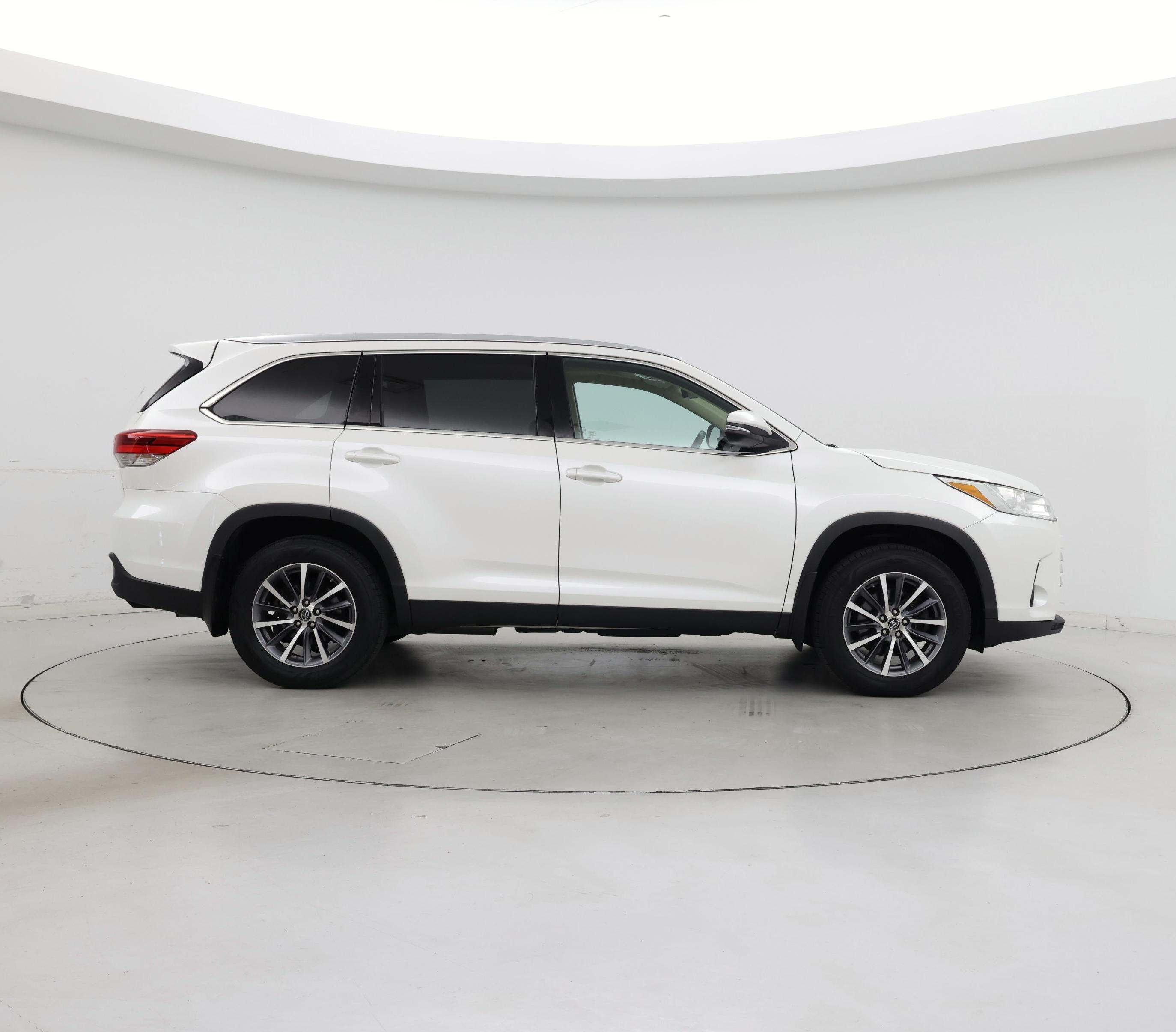 Thumbnail: 2019 Toyota Highlander - 7