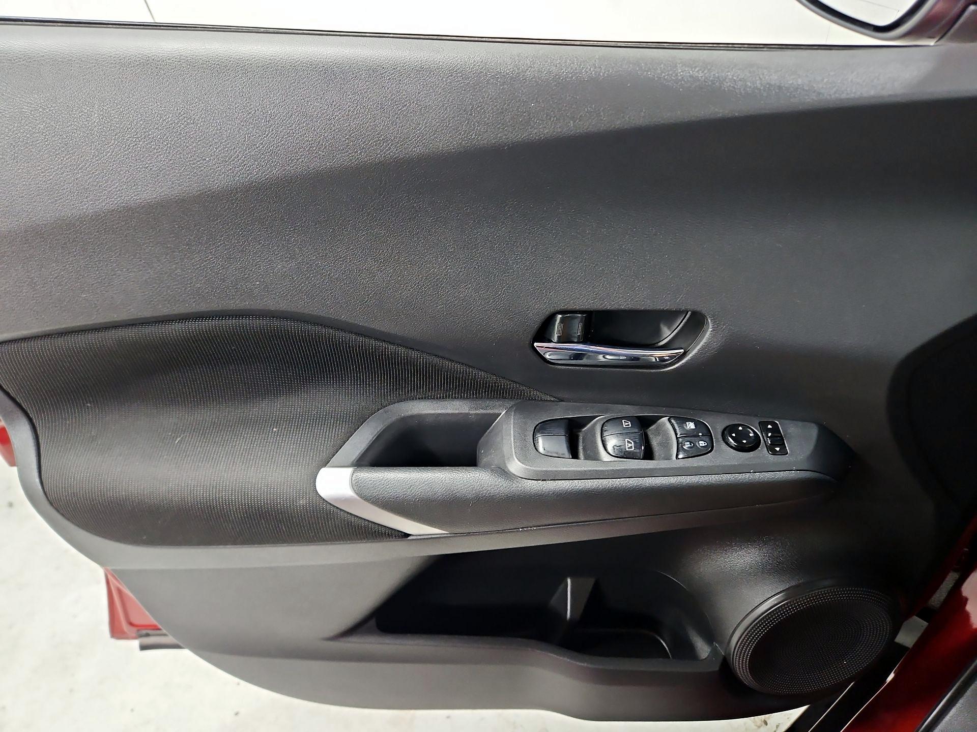 Thumbnail: 2021 Nissan Kicks - 12