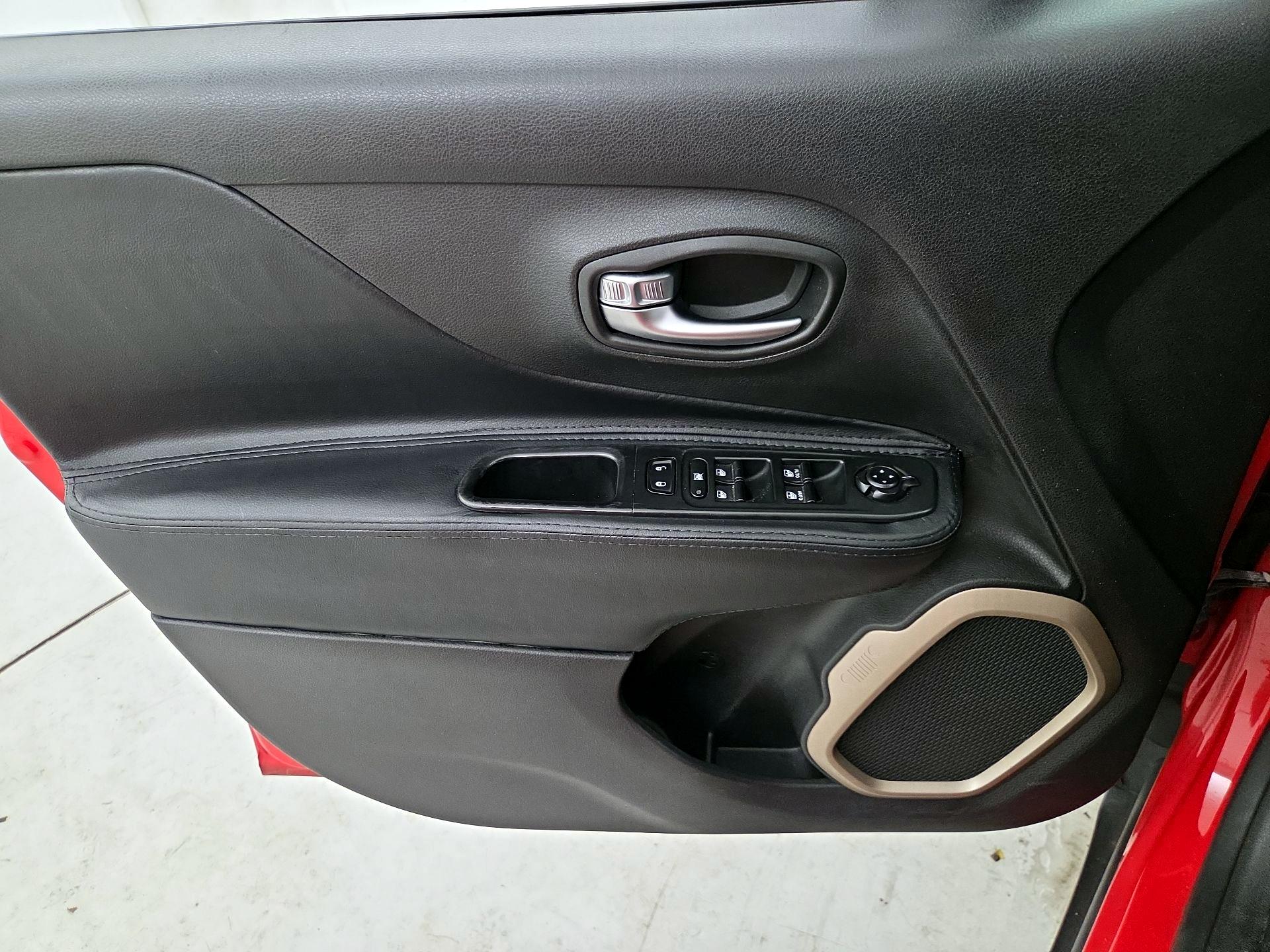 Thumbnail: 2016 Jeep Renegade - 12