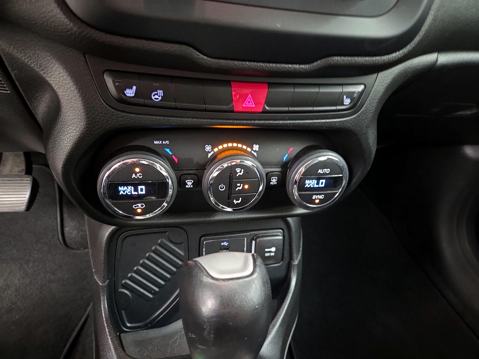 Thumbnail: 2016 Jeep Renegade - 16