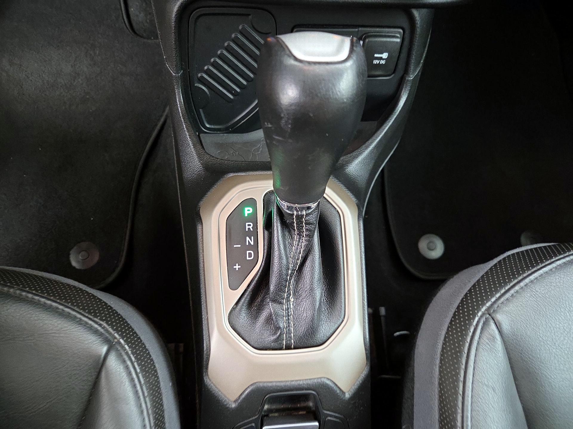 Thumbnail: 2016 Jeep Renegade - 17