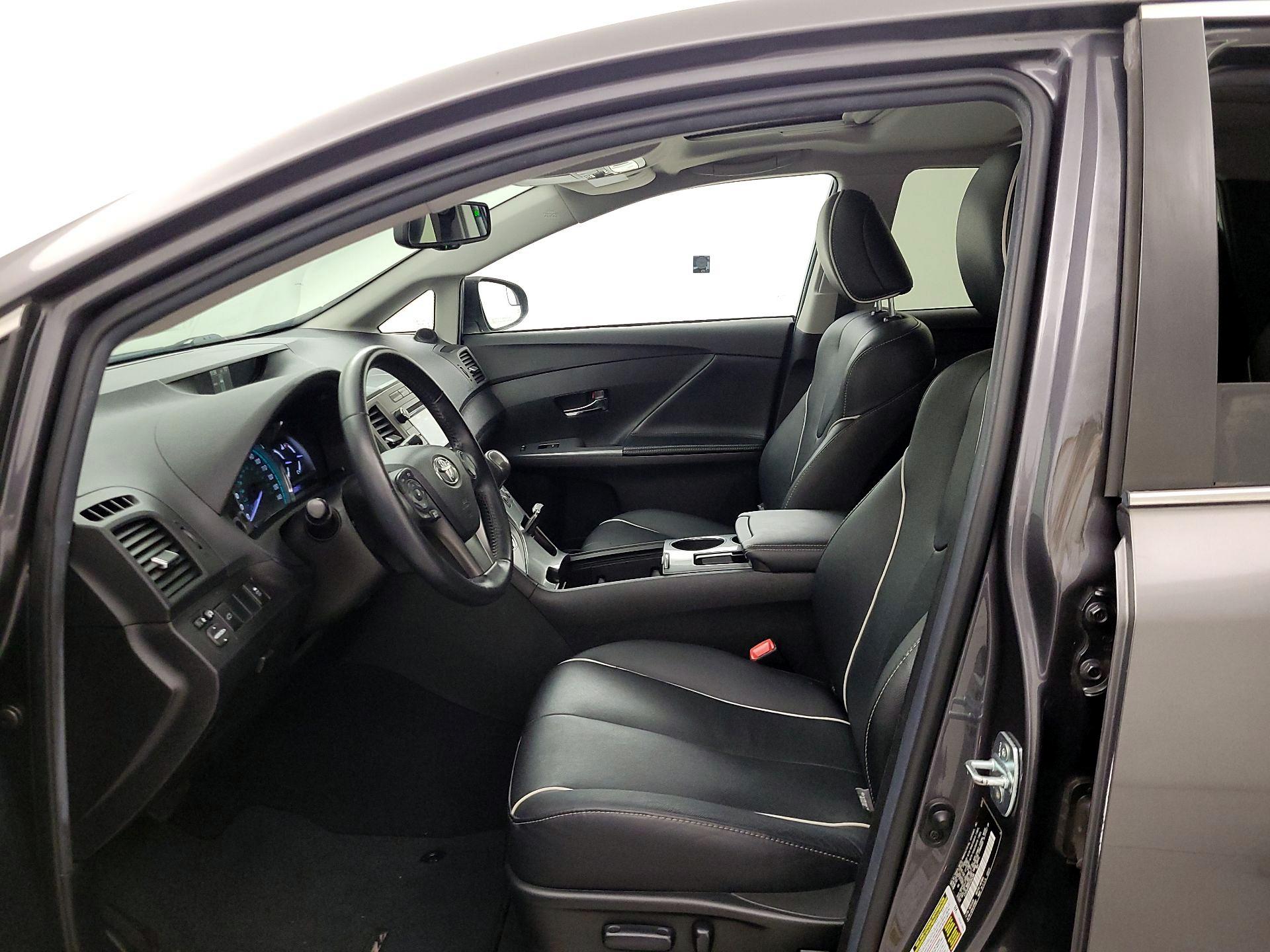 Thumbnail: 2015 Toyota Venza - 11