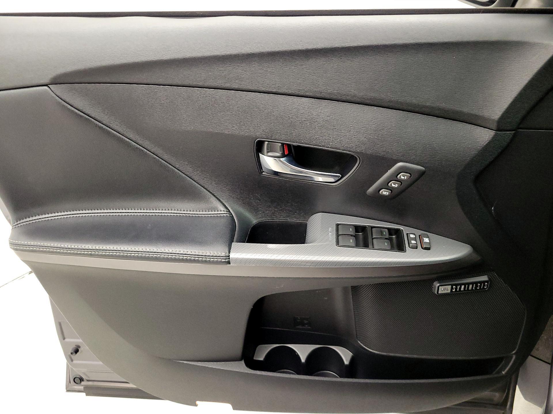 Thumbnail: 2015 Toyota Venza - 12