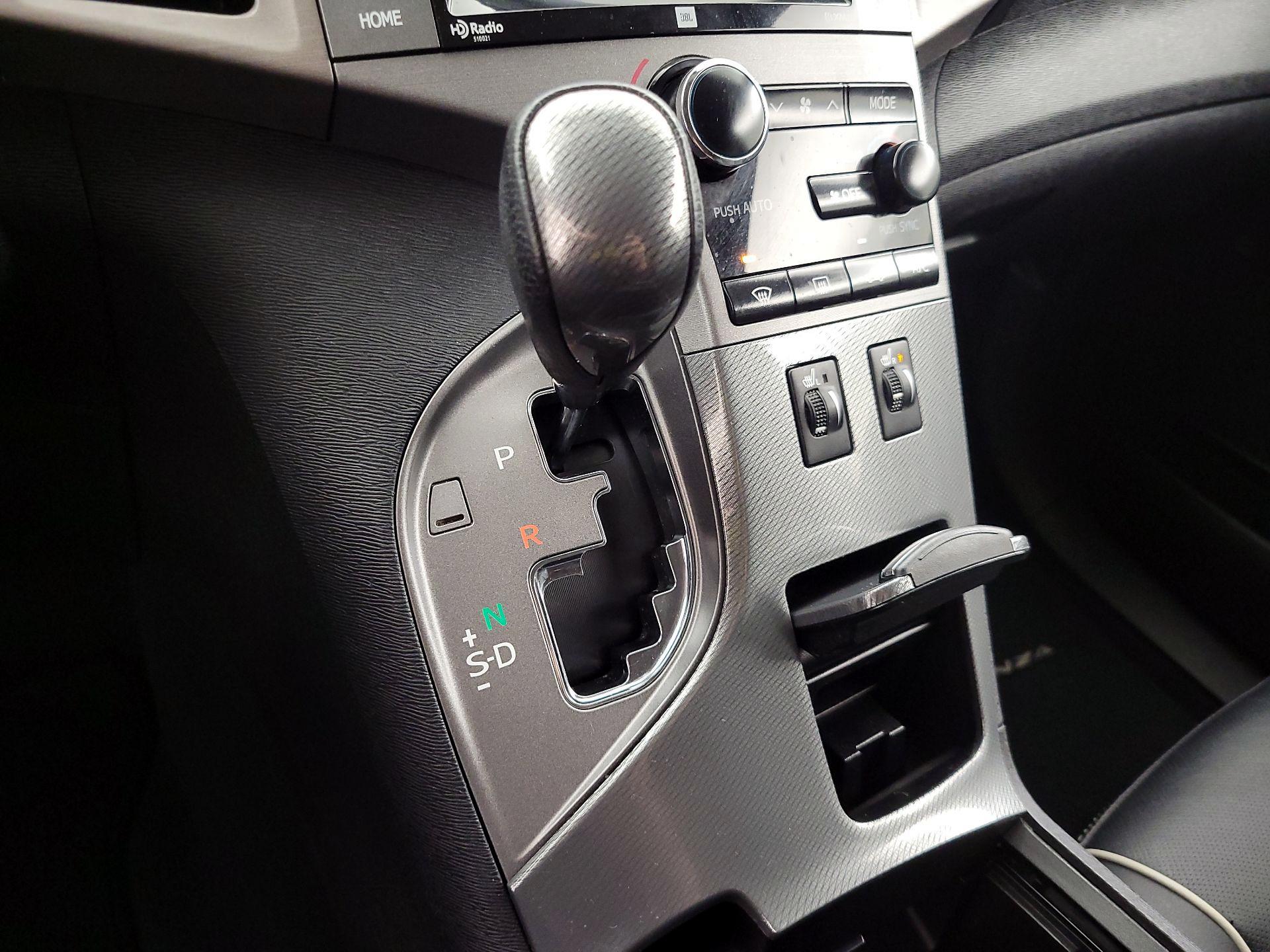 Thumbnail: 2015 Toyota Venza - 17