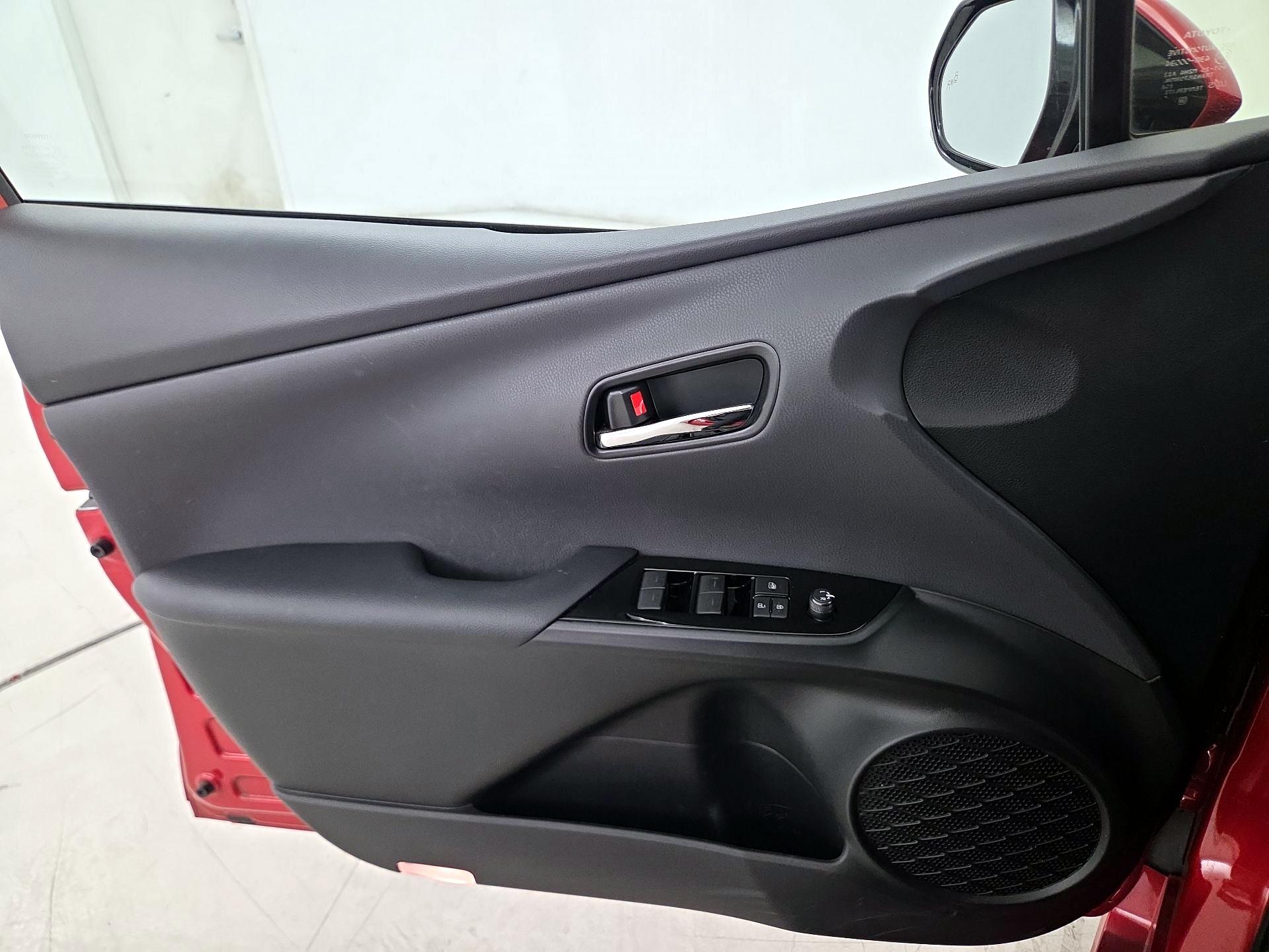 Thumbnail: 2020 Toyota Prius Prime - 12