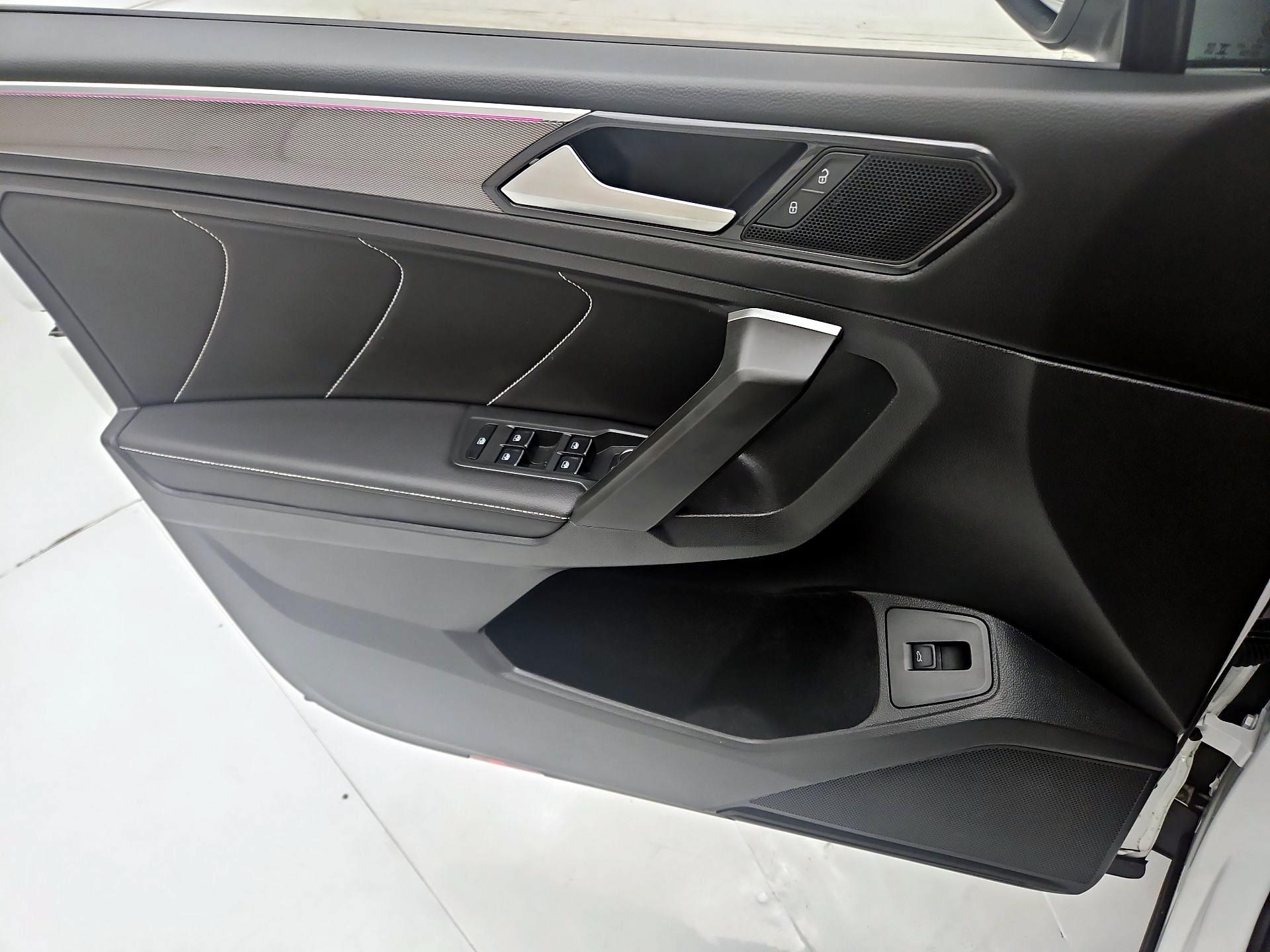 Thumbnail: 2024 Volkswagen Tiguan - 12