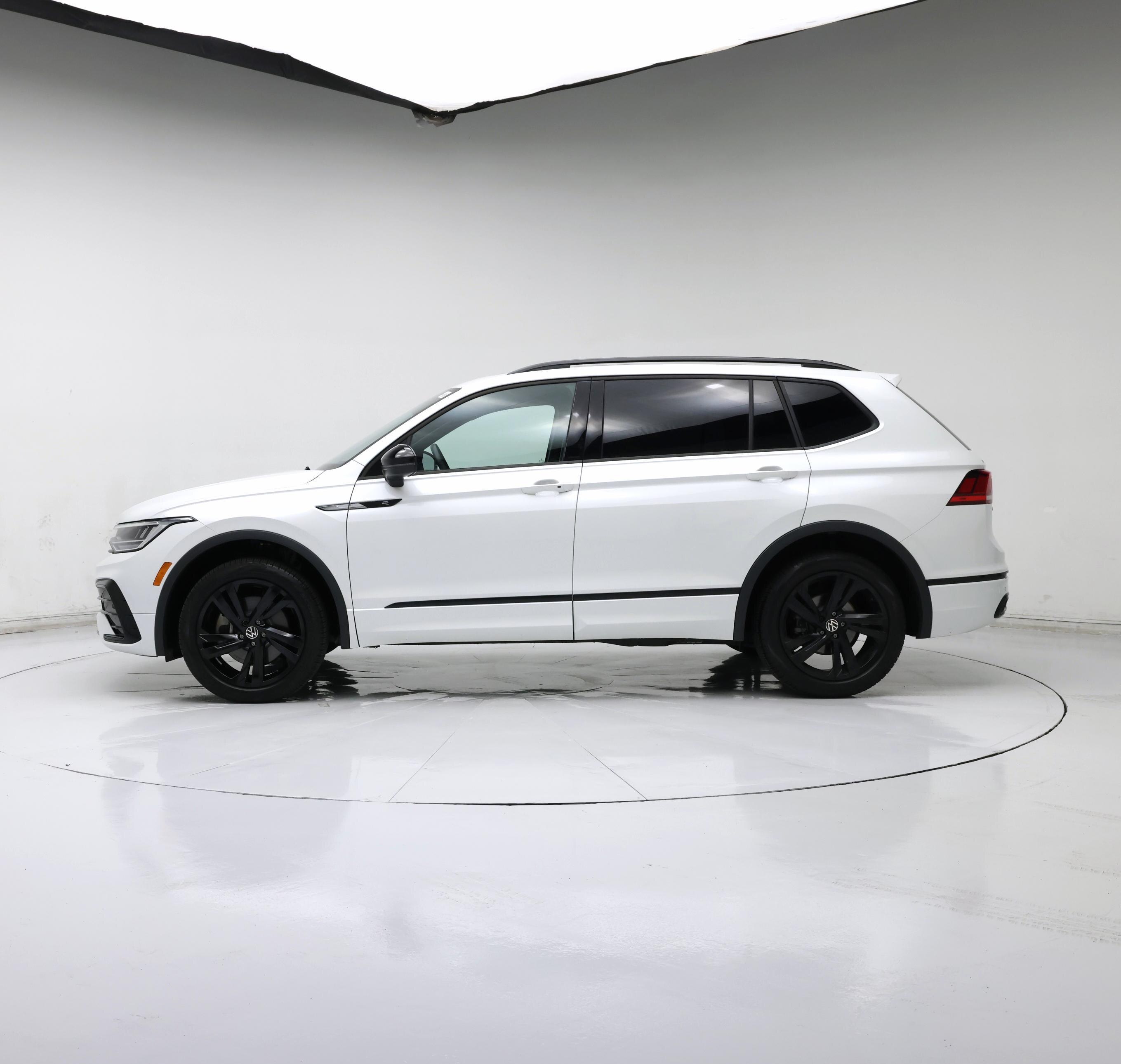 Thumbnail: 2024 Volkswagen Tiguan - 3