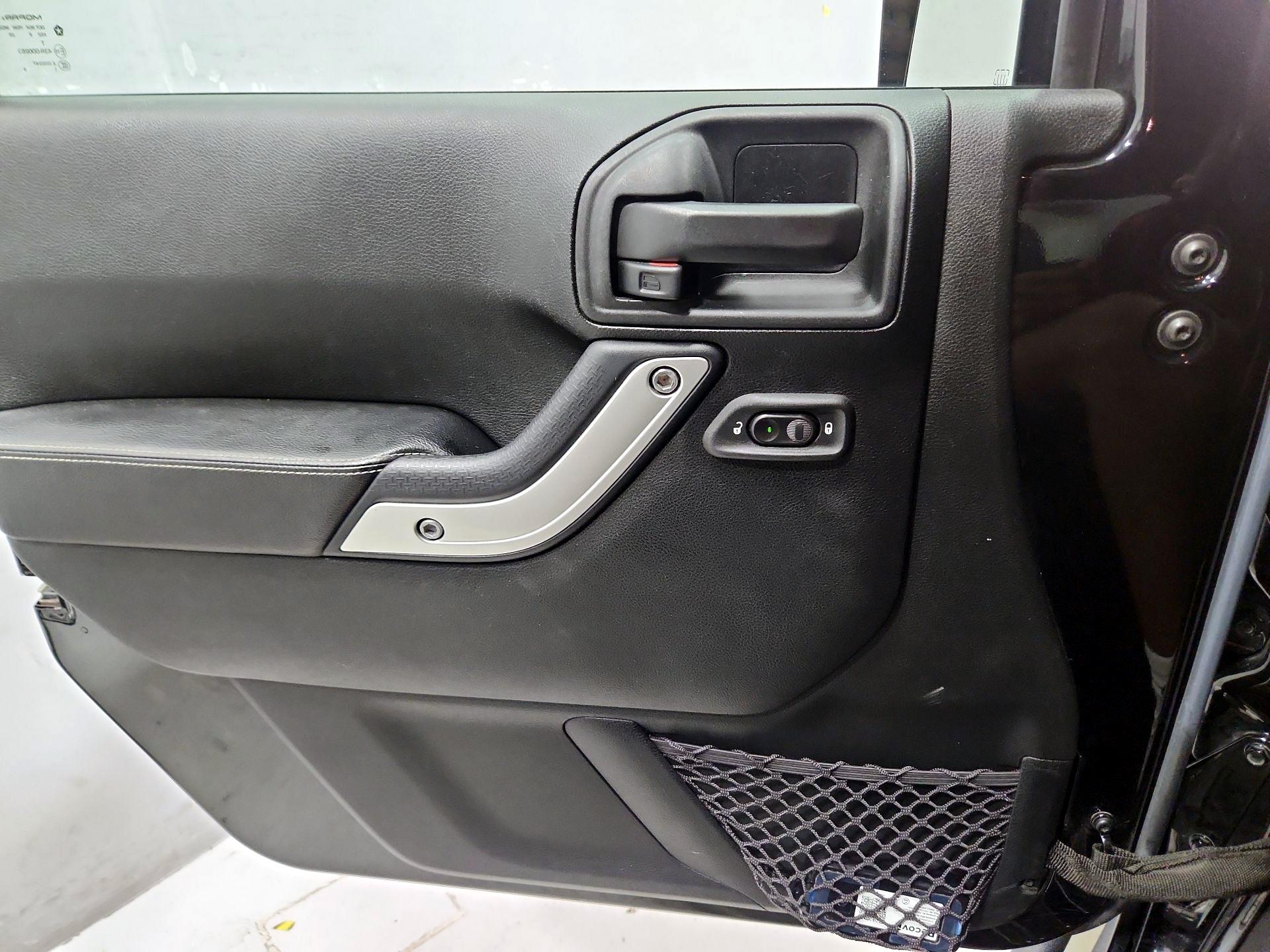 Thumbnail: 2017 Jeep Wrangler - 12