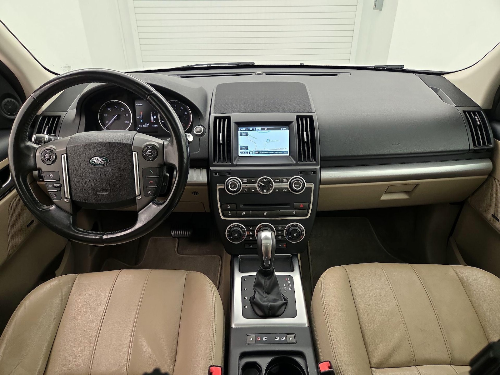 2015 Land Rover LR2 HSE - Photo 10