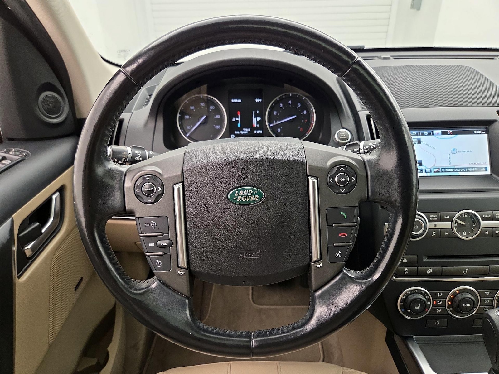 2015 Land Rover LR2 HSE - Photo 11