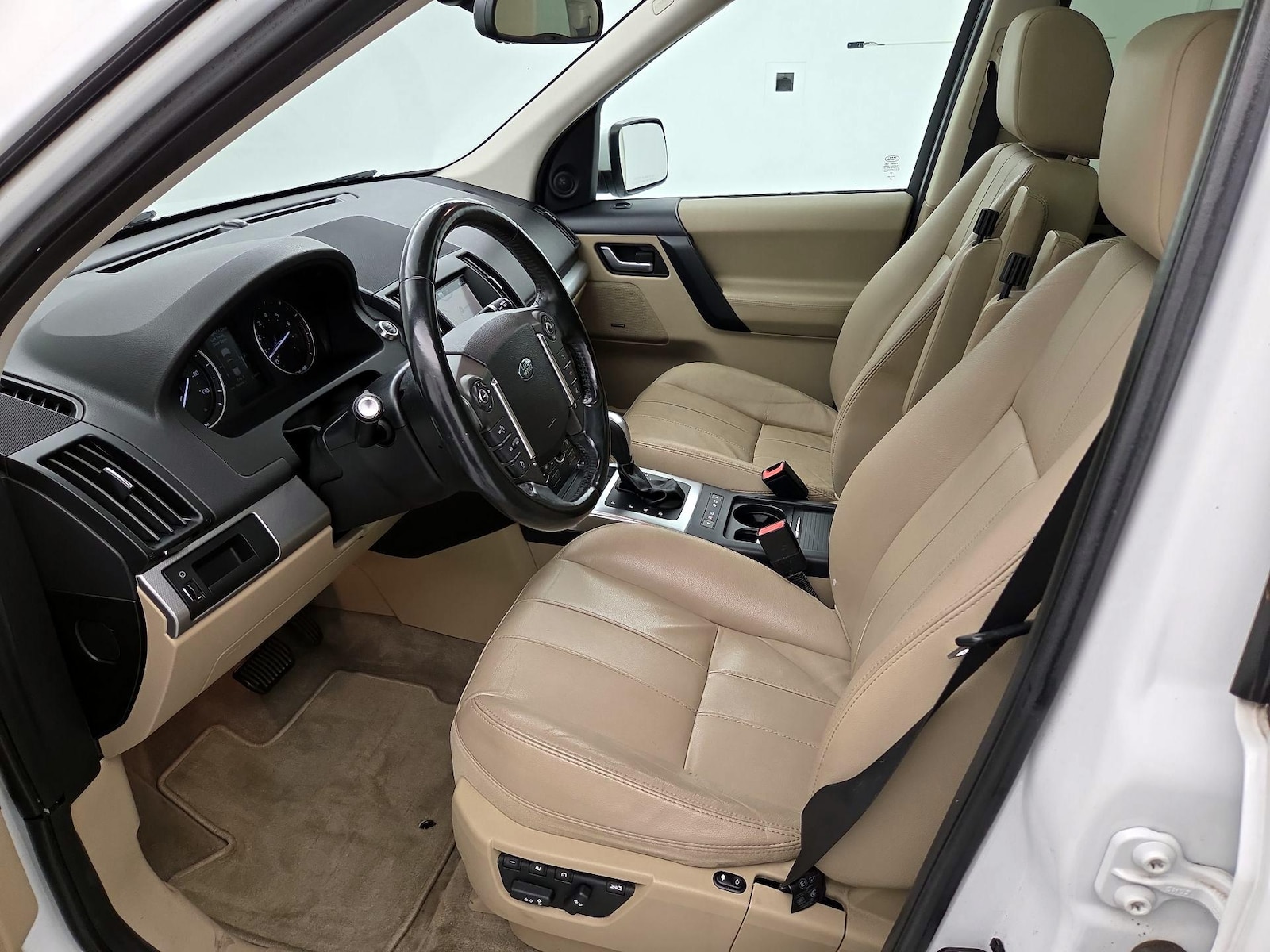 2015 Land Rover LR2 HSE - Photo 12