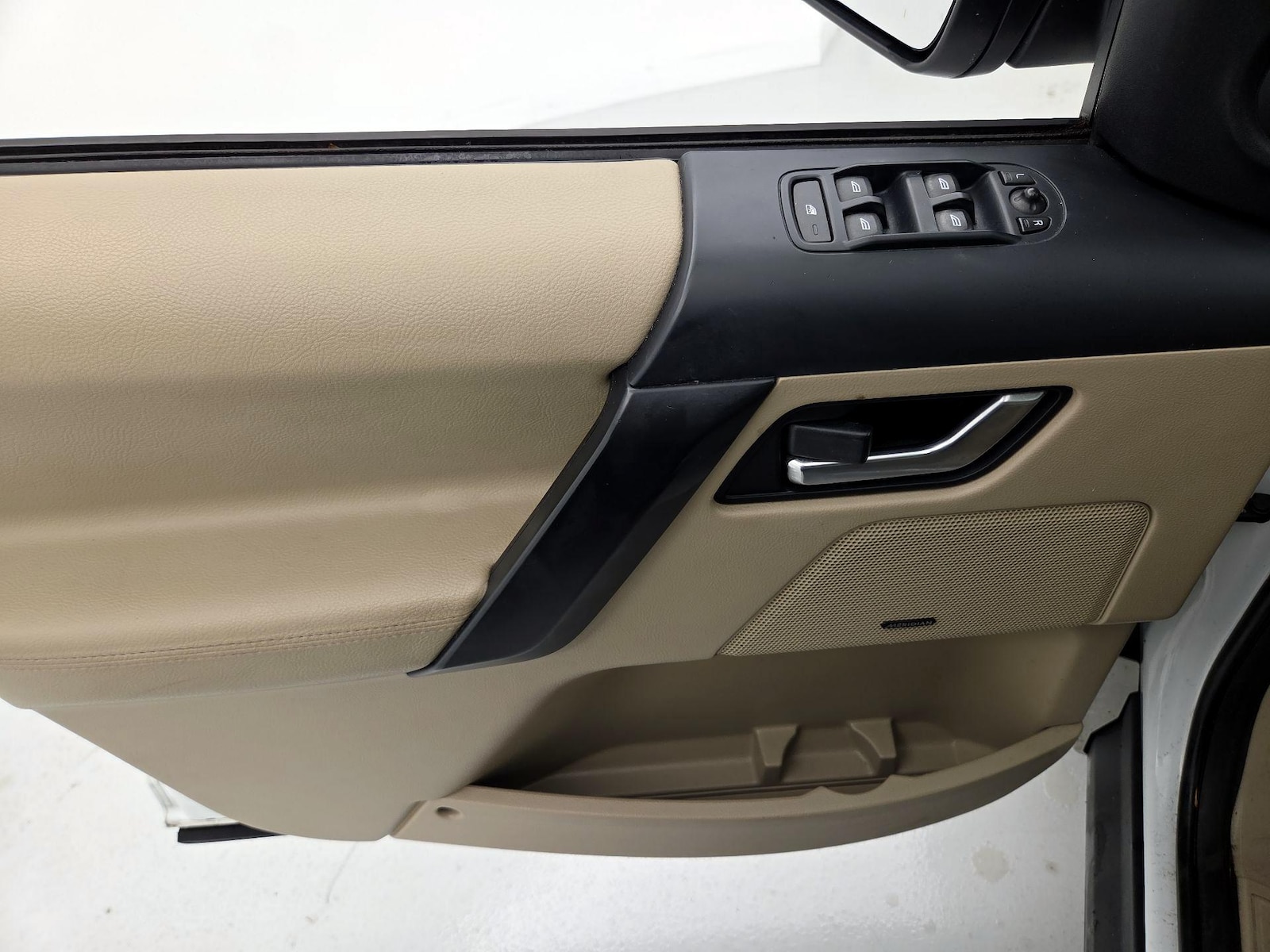 2015 Land Rover LR2 HSE - Photo 13