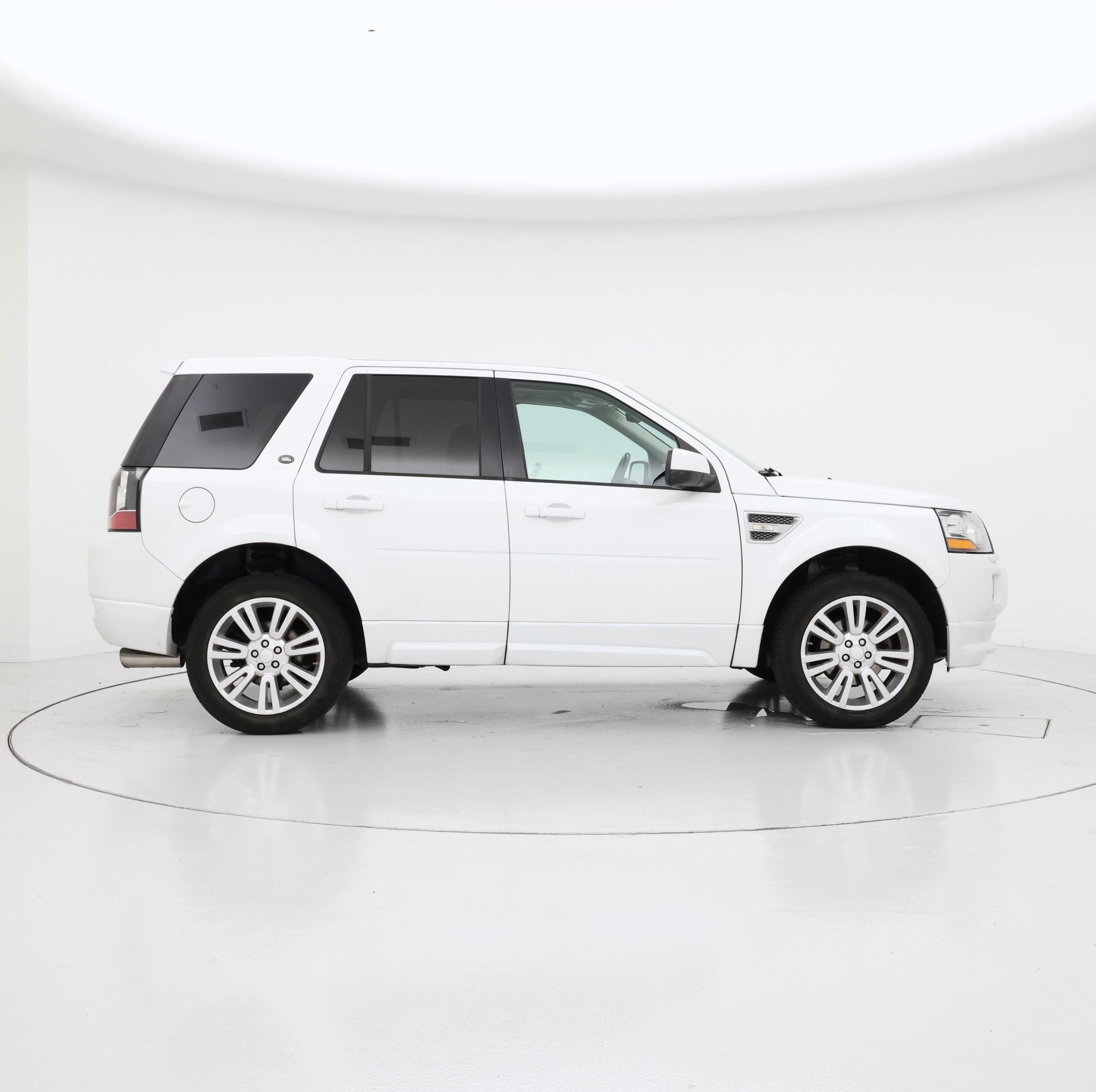 Thumbnail: 2015 Land Rover LR2 - 7