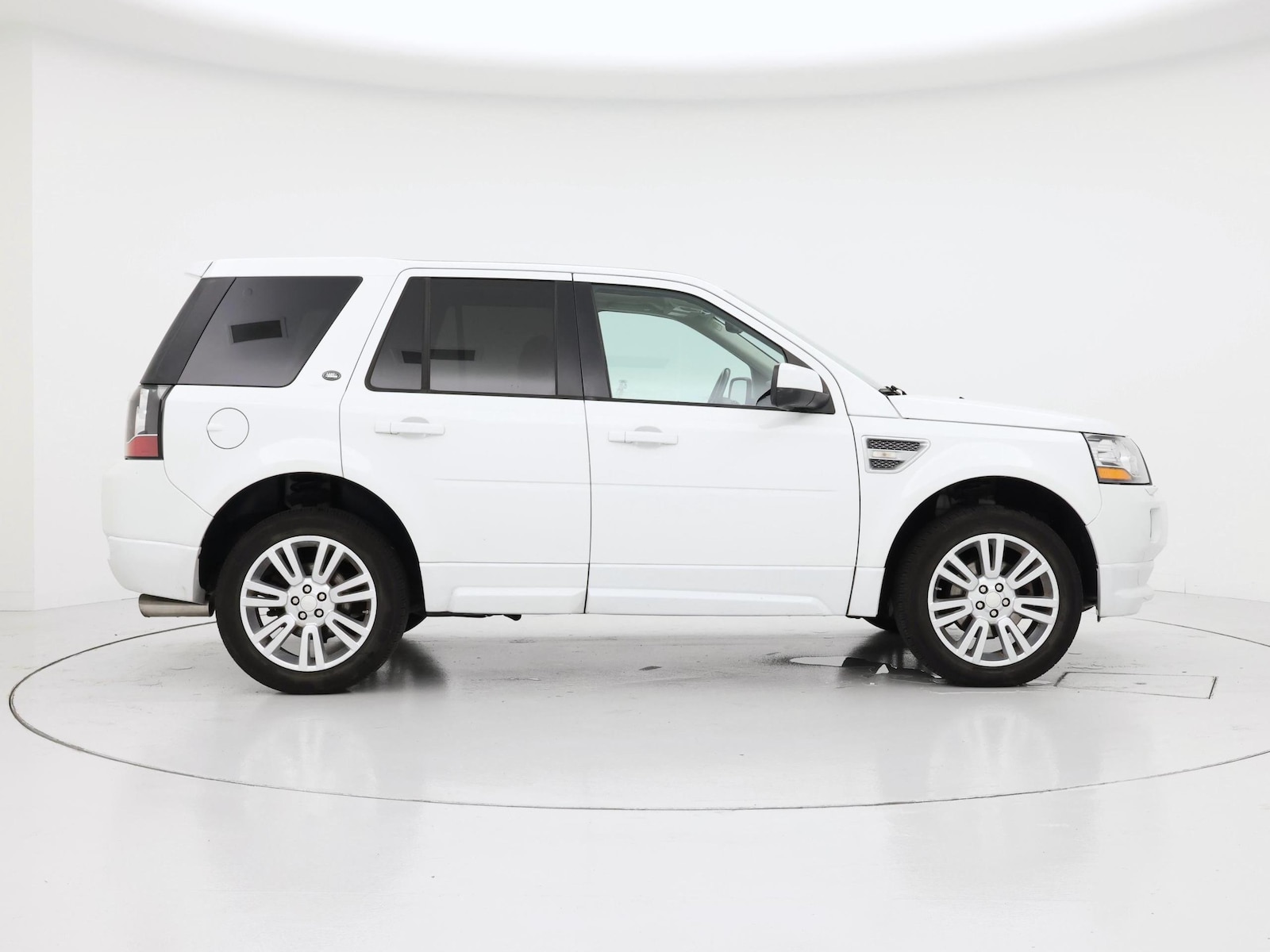 2015 Land Rover LR2 HSE - Photo 8