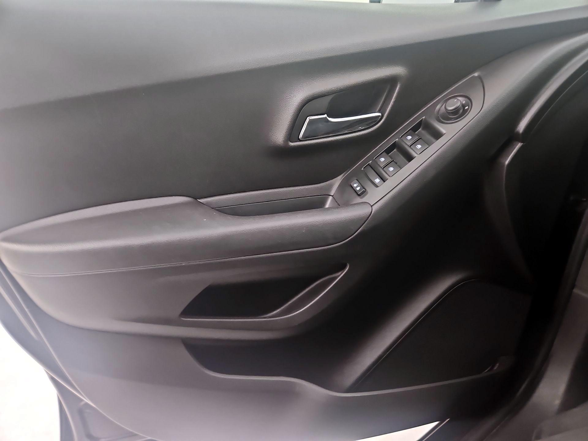 Thumbnail: 2018 Chevrolet Trax - 12